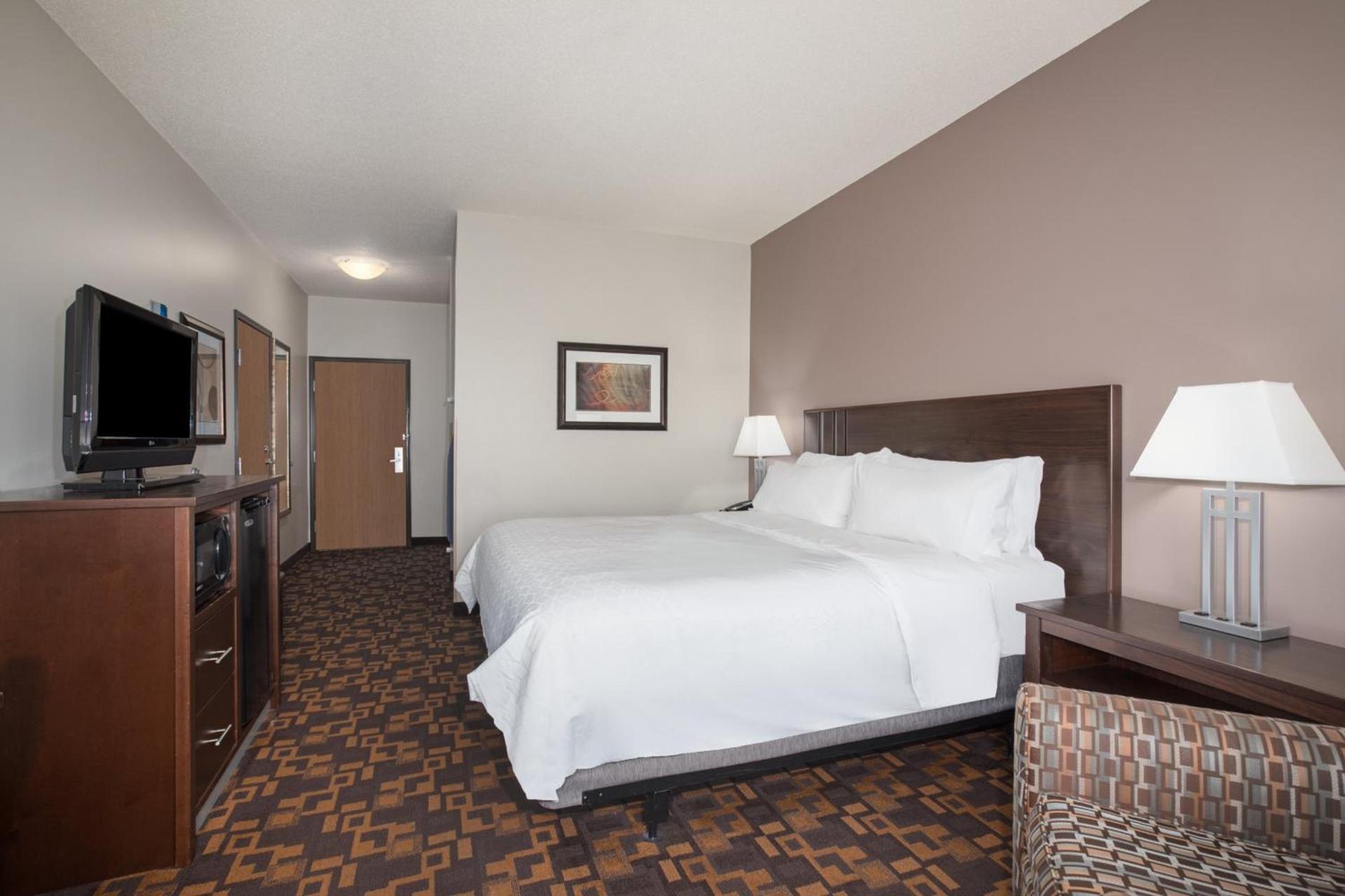 Holiday Inn Express & Suites Yankton by IHG photo 31