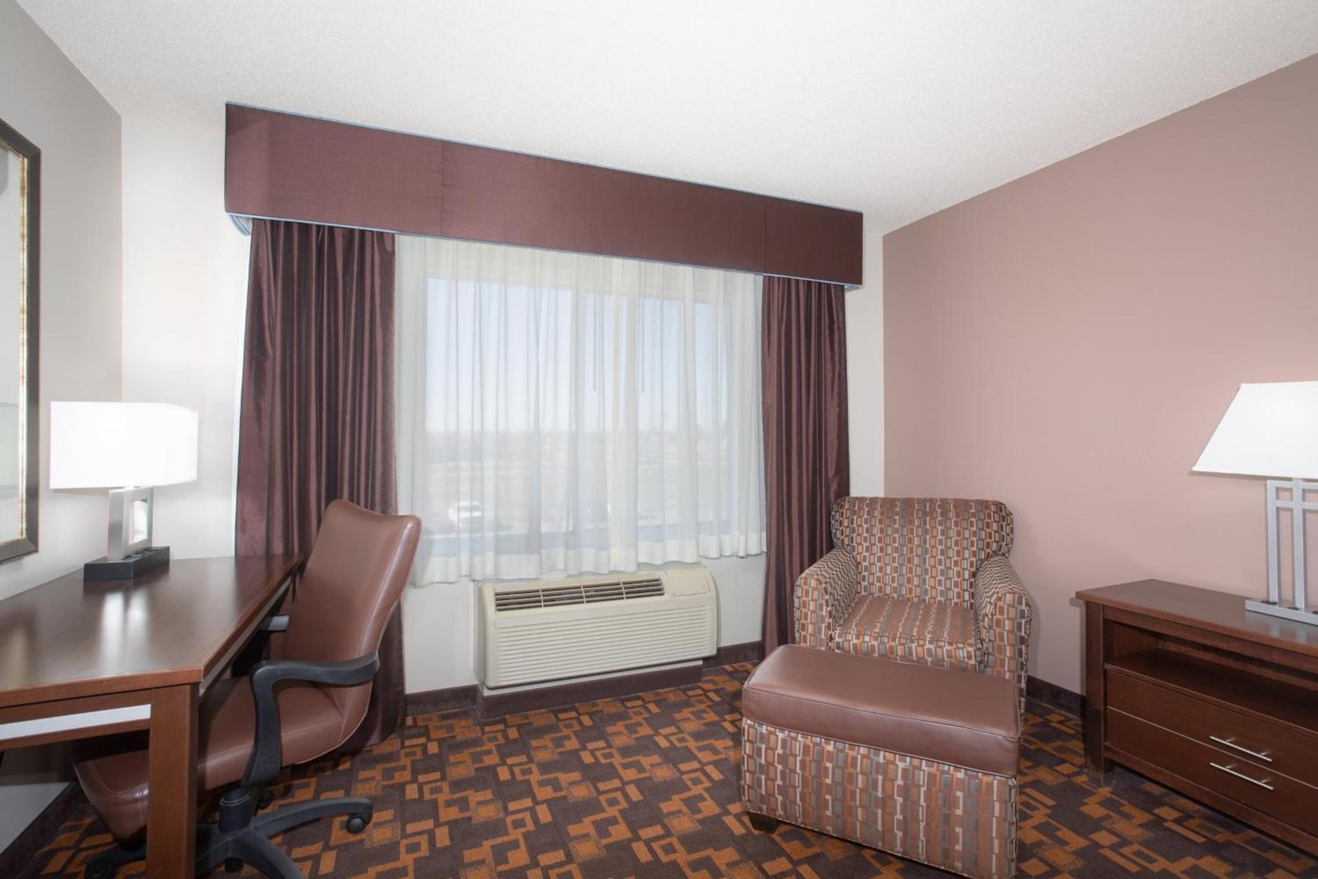 Holiday Inn Express & Suites Yankton by IHG photo 41