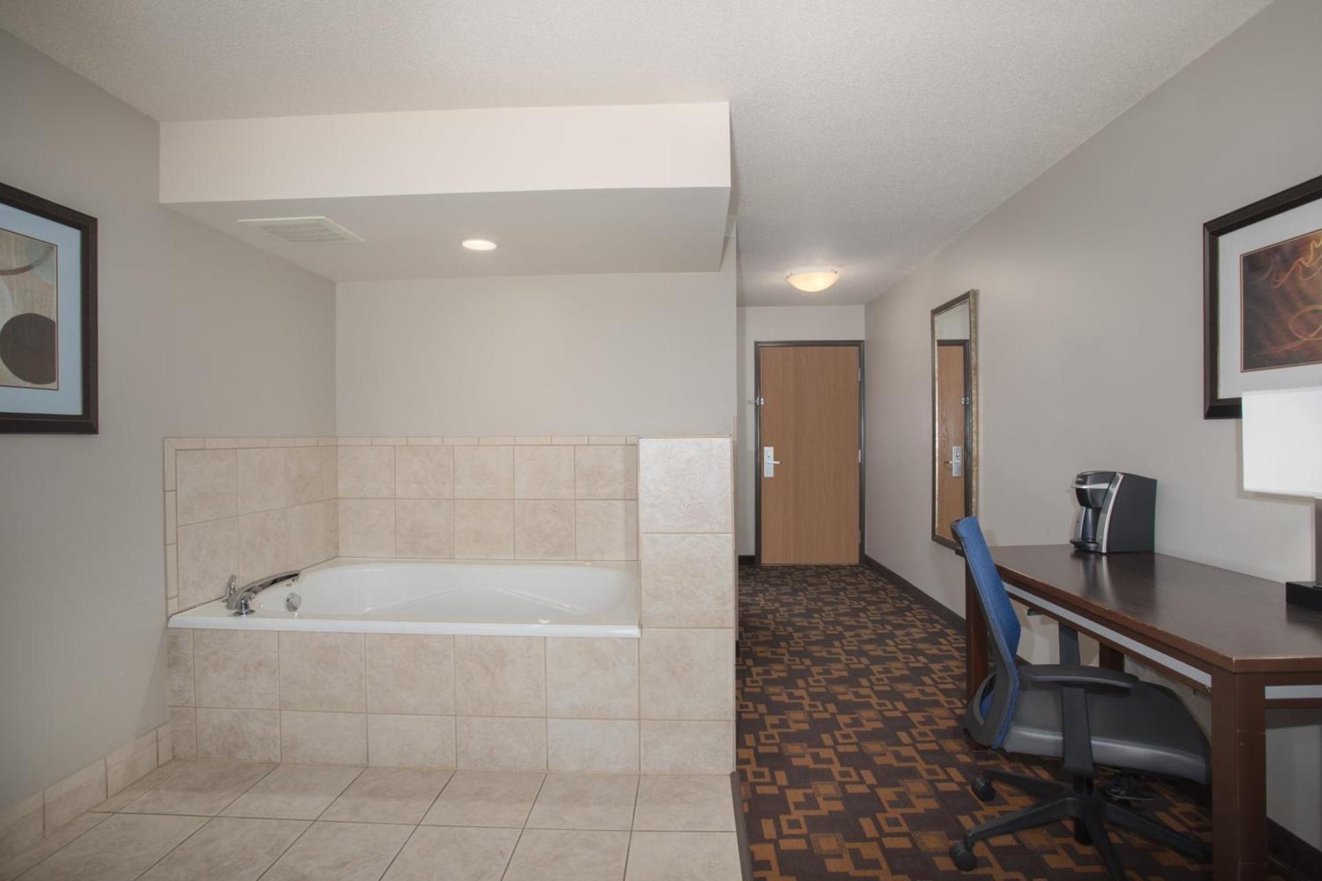Holiday Inn Express & Suites Yankton by IHG photo 33