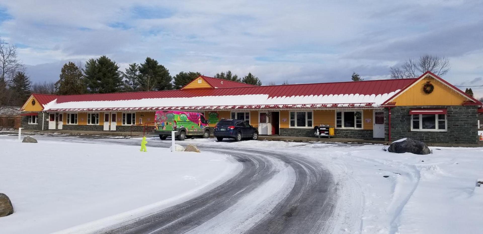 Middlebury Sweets Motel photo 35