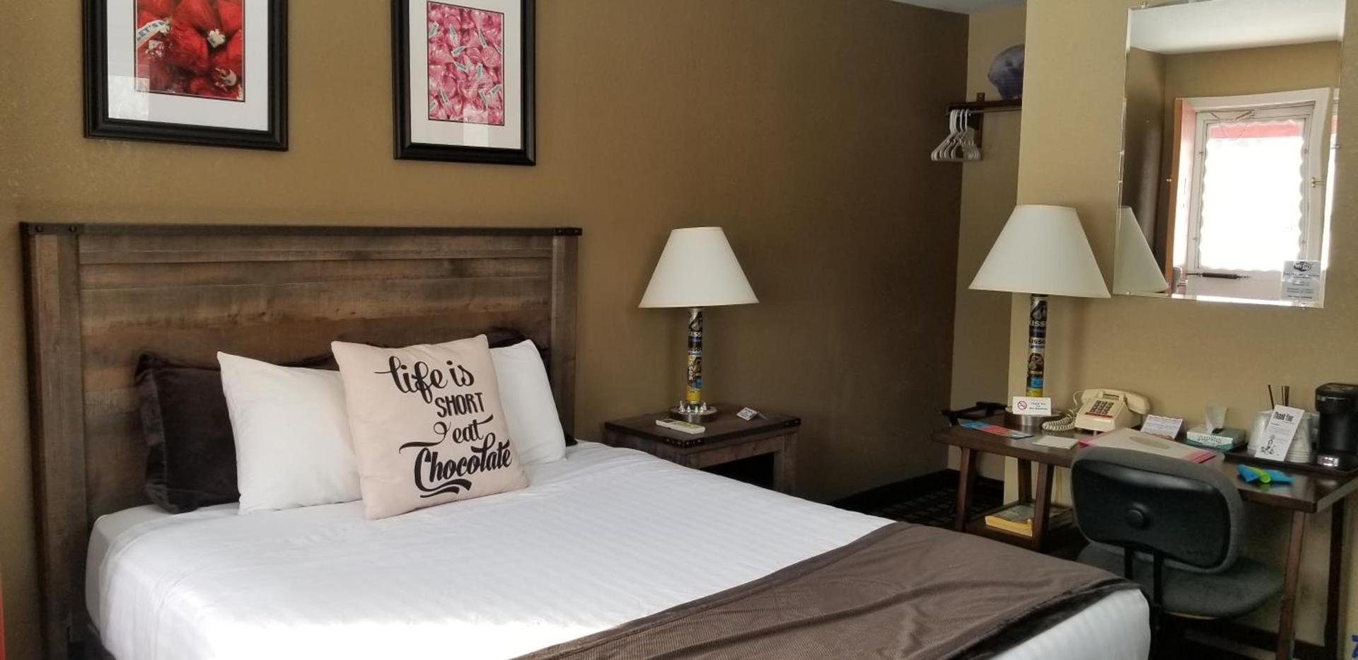 Middlebury Sweets Motel photo 34
