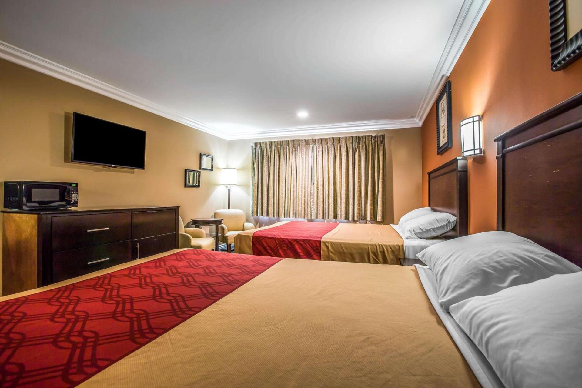Baymont by Wyndham Ontario photo 24