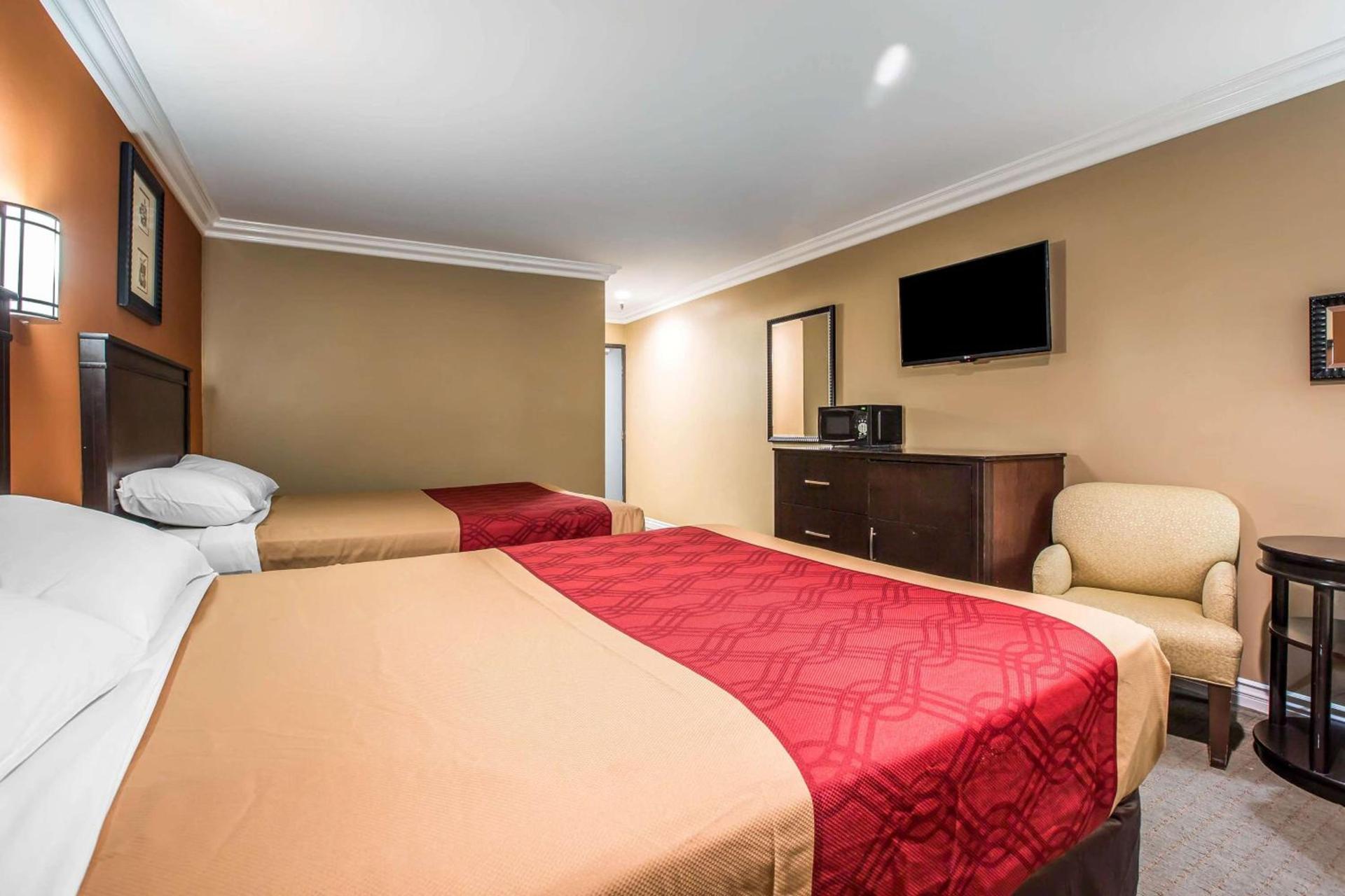 Baymont by Wyndham Ontario photo 23