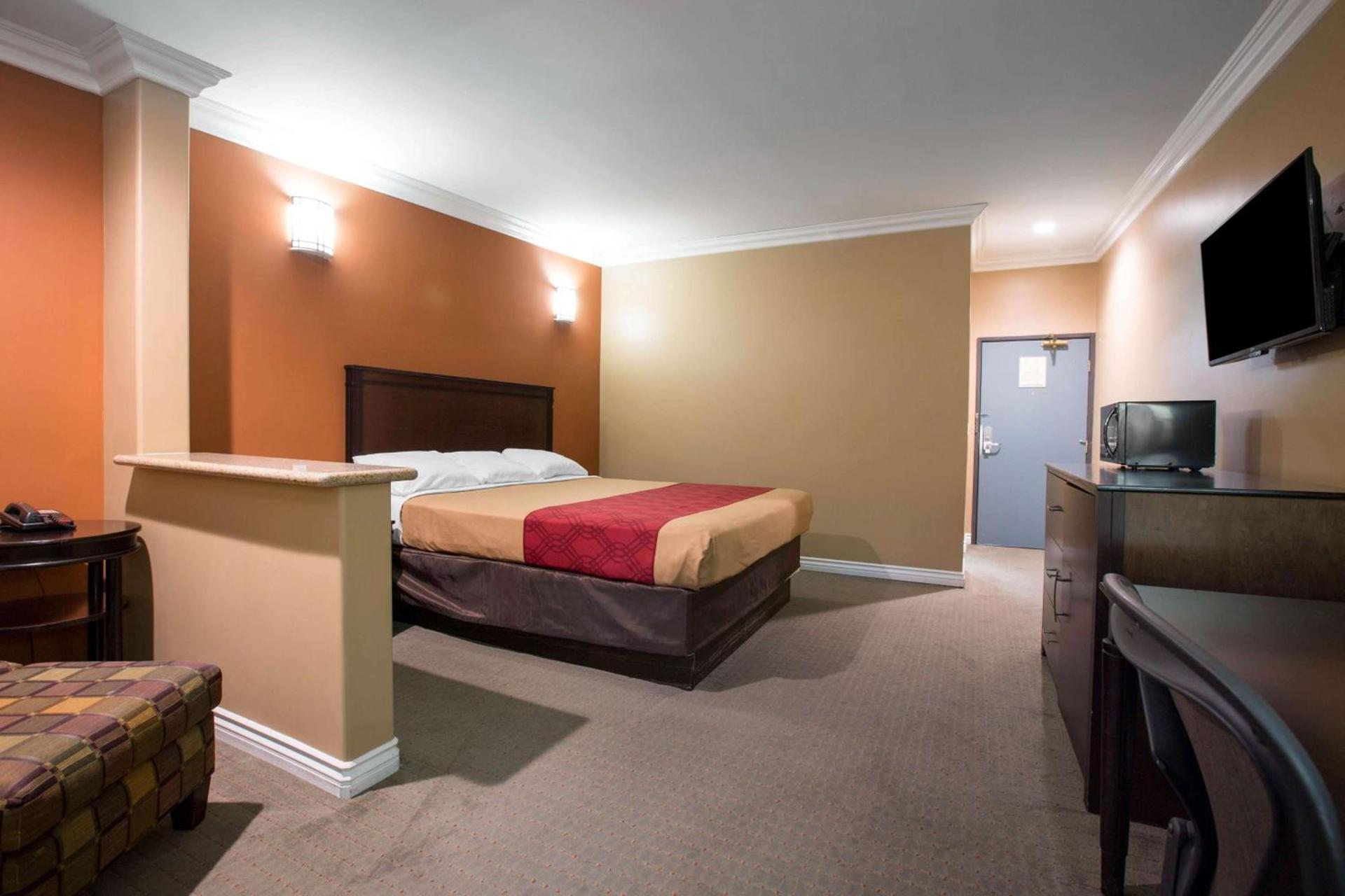 Baymont by Wyndham Ontario photo 9