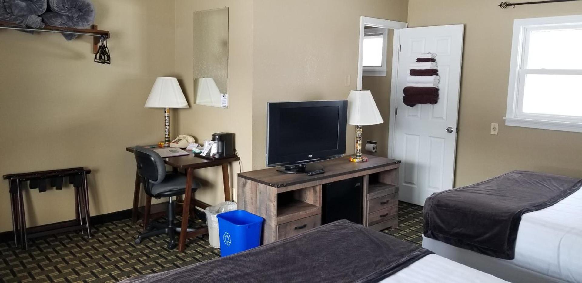 Middlebury Sweets Motel photo 30