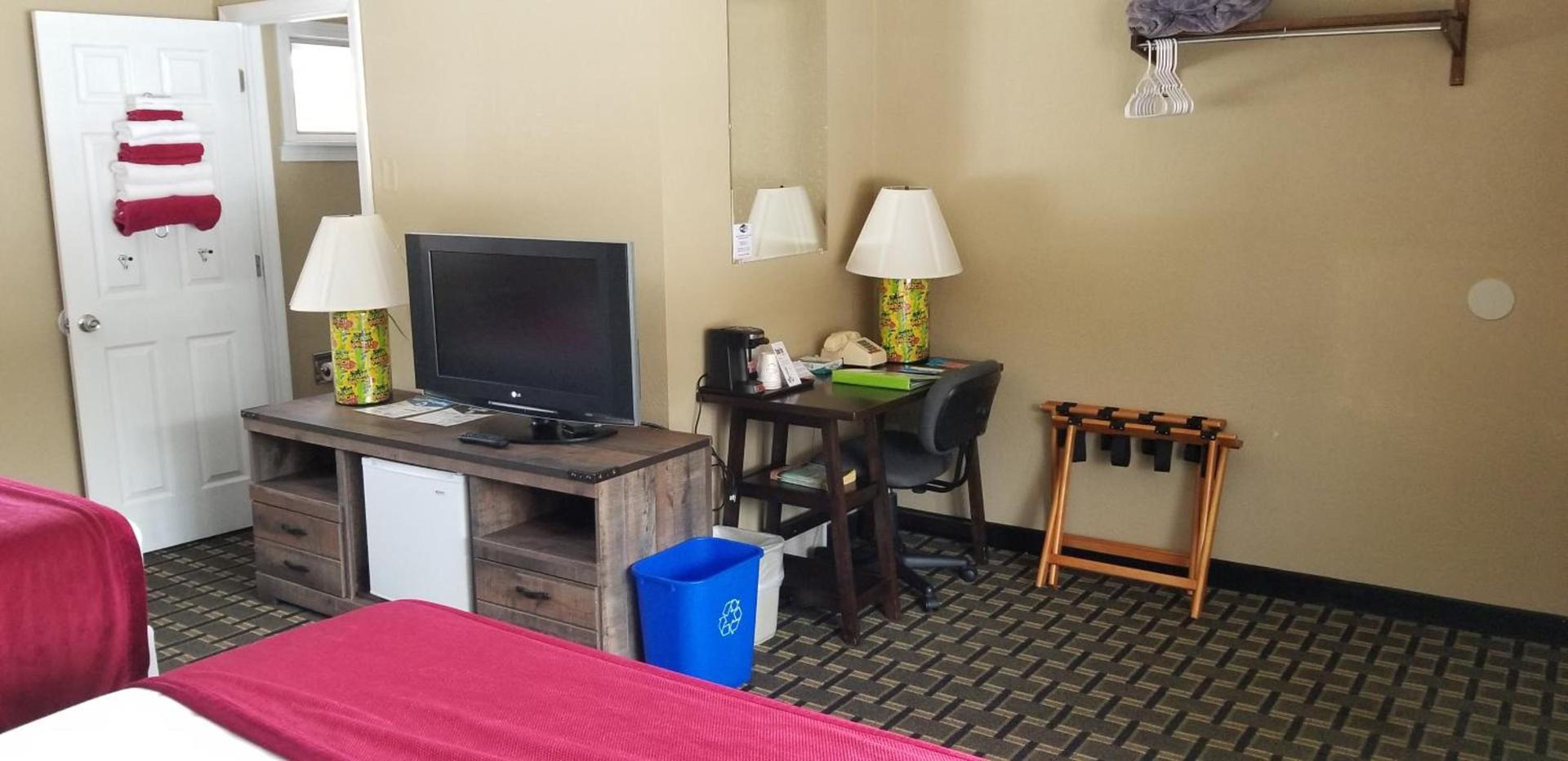 Middlebury Sweets Motel photo 6