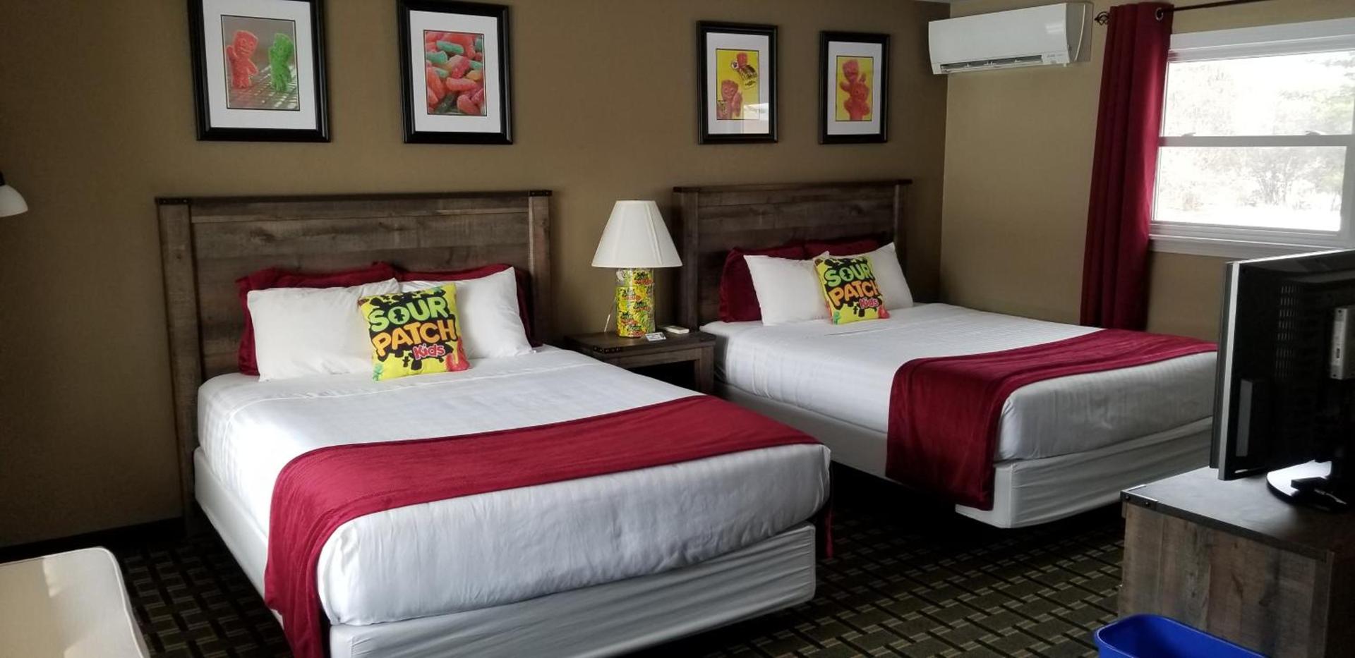 Middlebury Sweets Motel photo 8