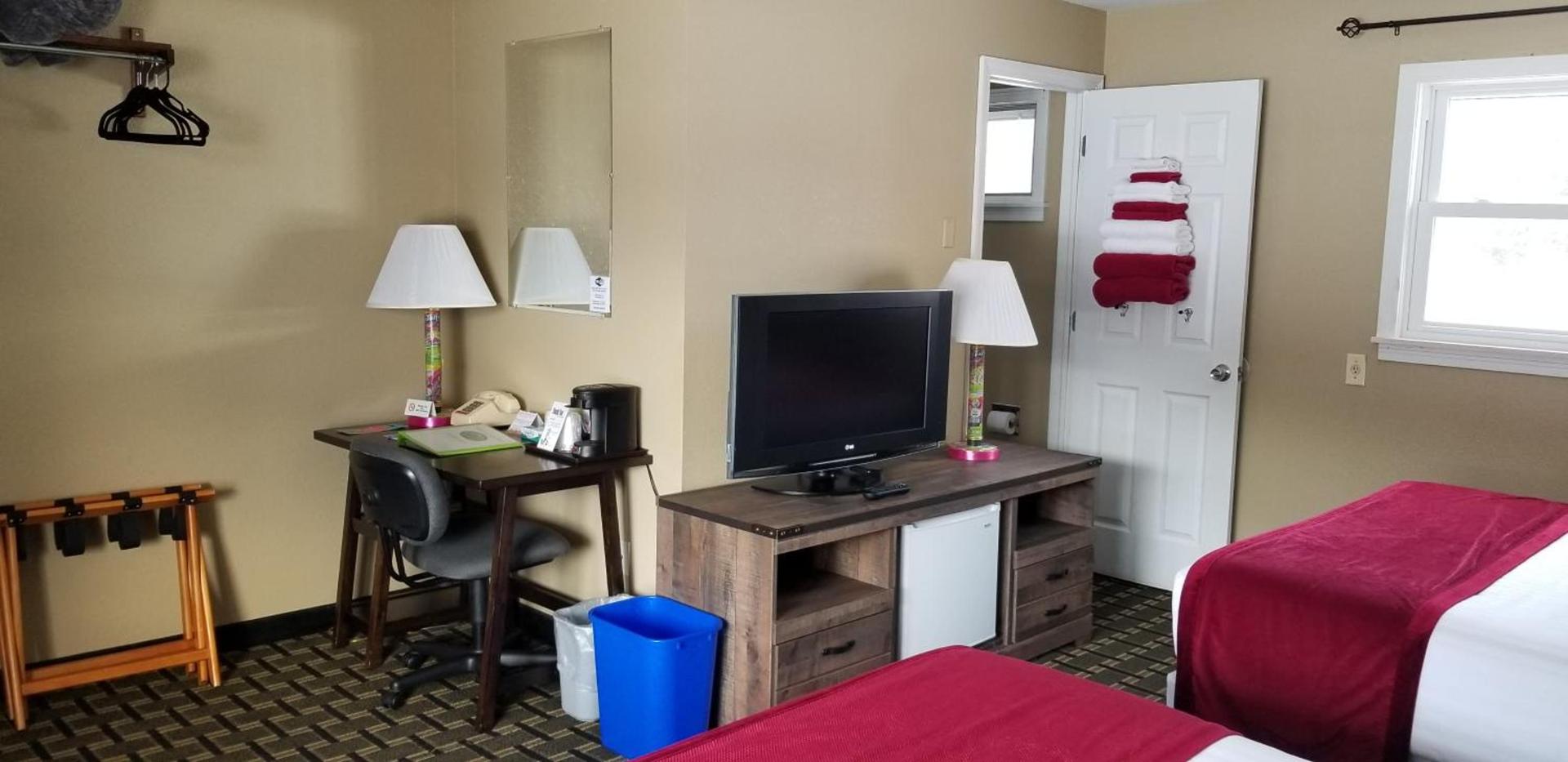 Middlebury Sweets Motel photo 10
