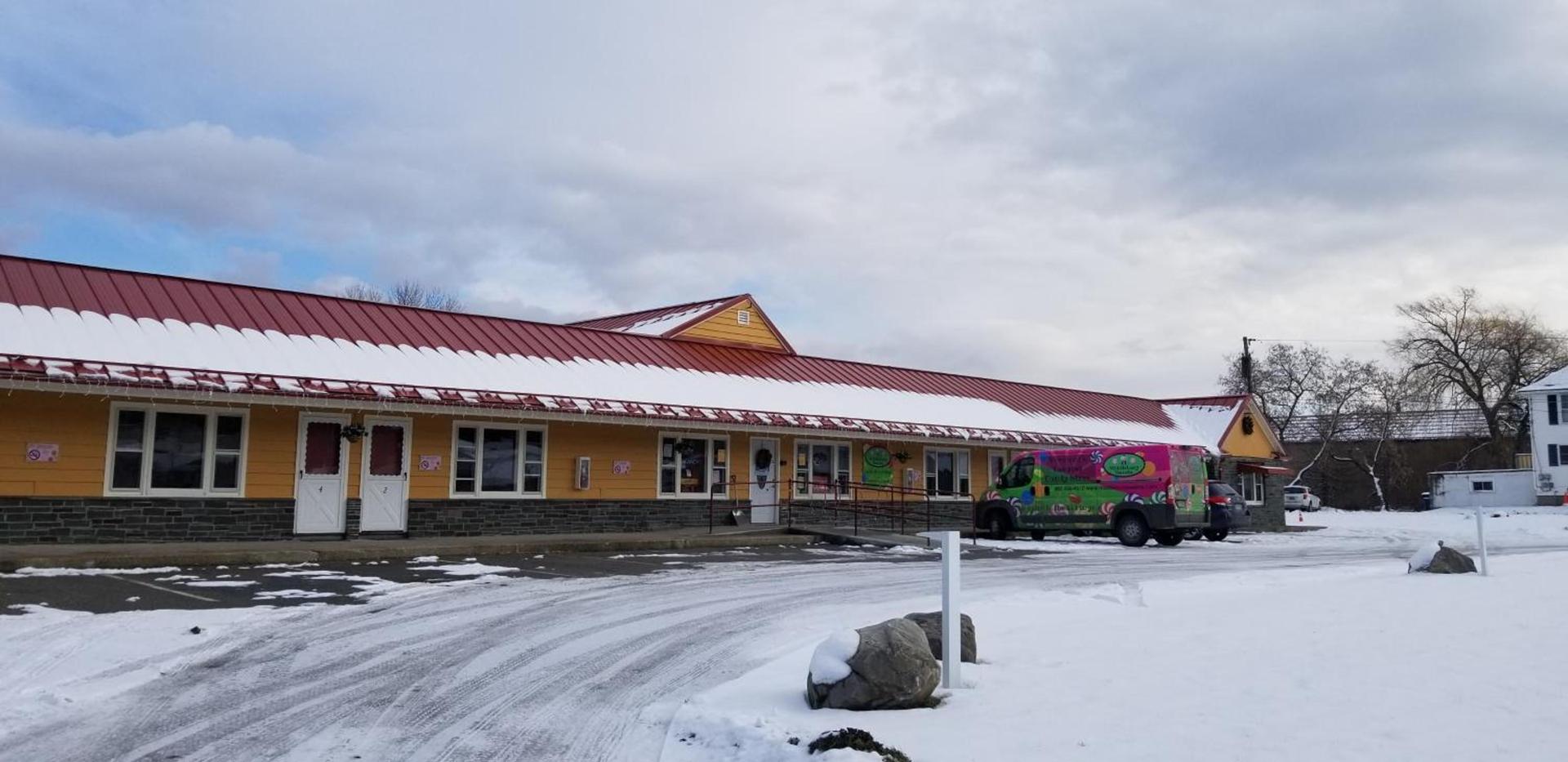 Middlebury Sweets Motel photo 13