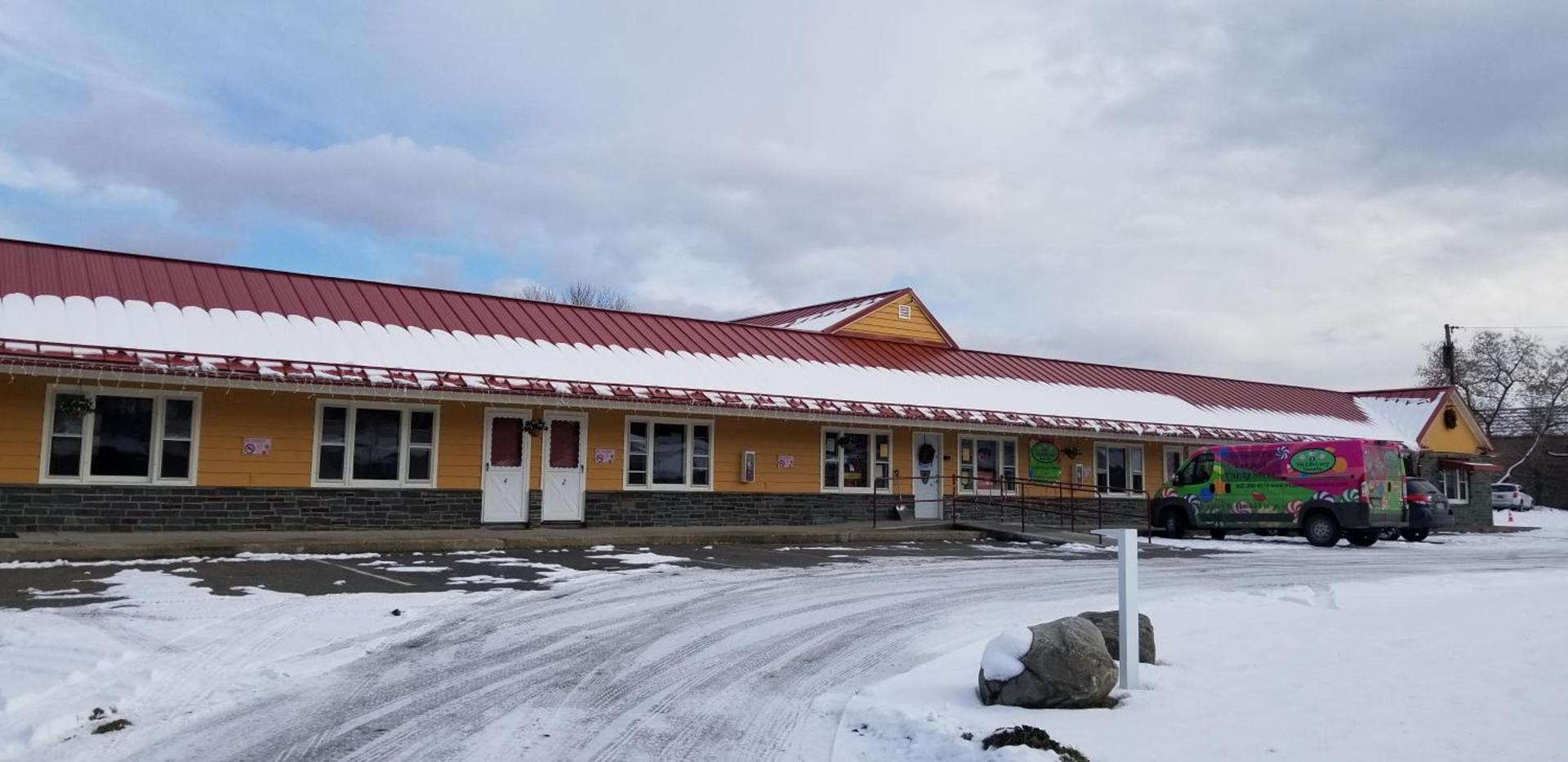 Middlebury Sweets Motel photo 14