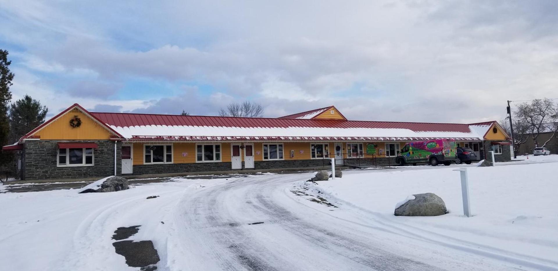 Middlebury Sweets Motel photo 16