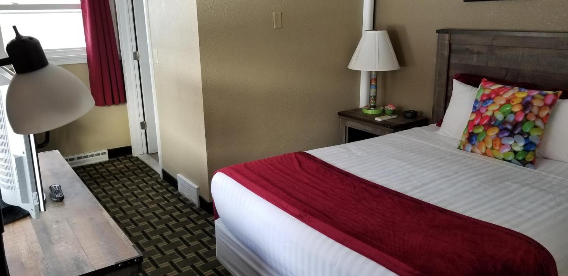 Middlebury Sweets Motel photo 18