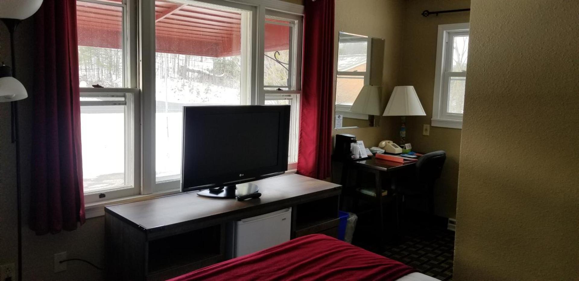 Middlebury Sweets Motel photo 19