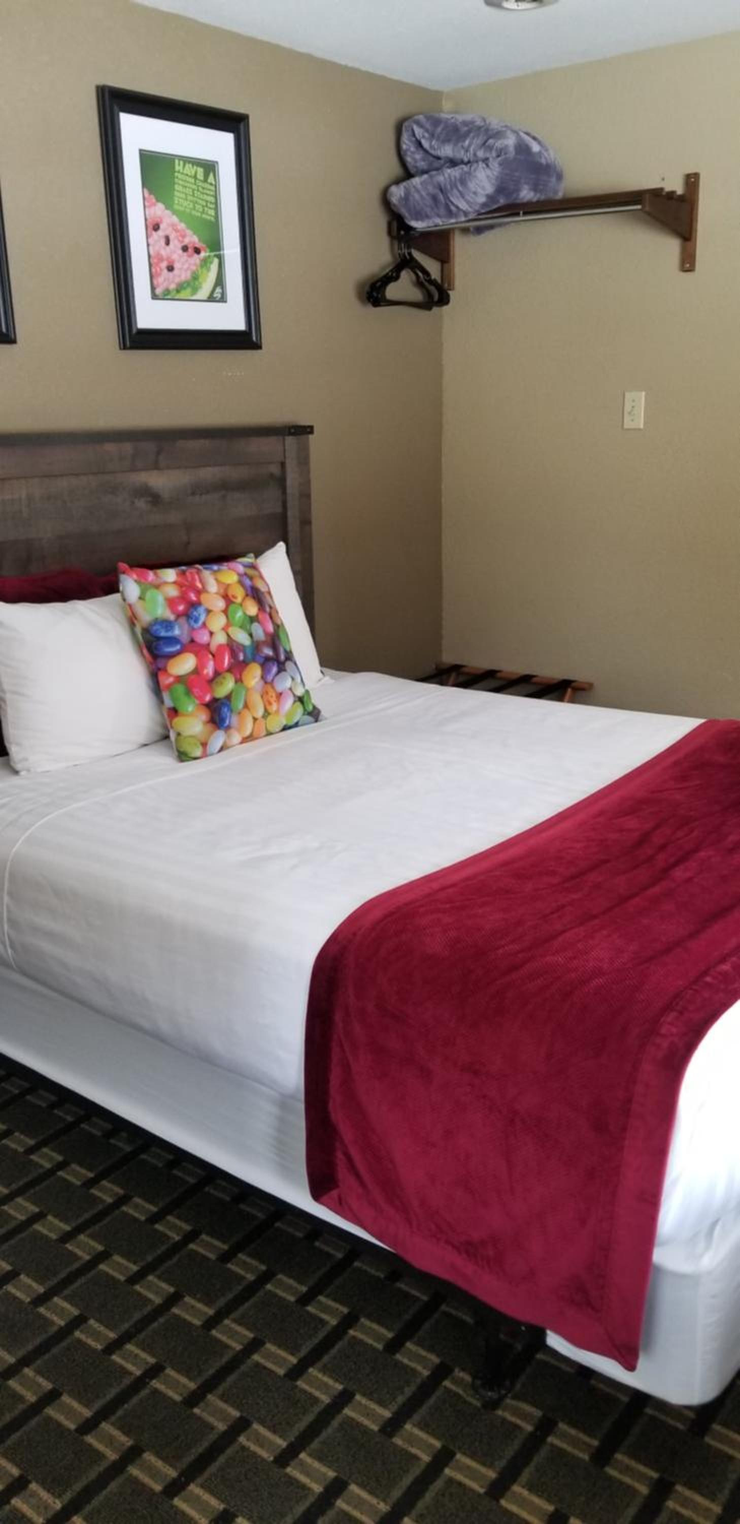Middlebury Sweets Motel photo 20