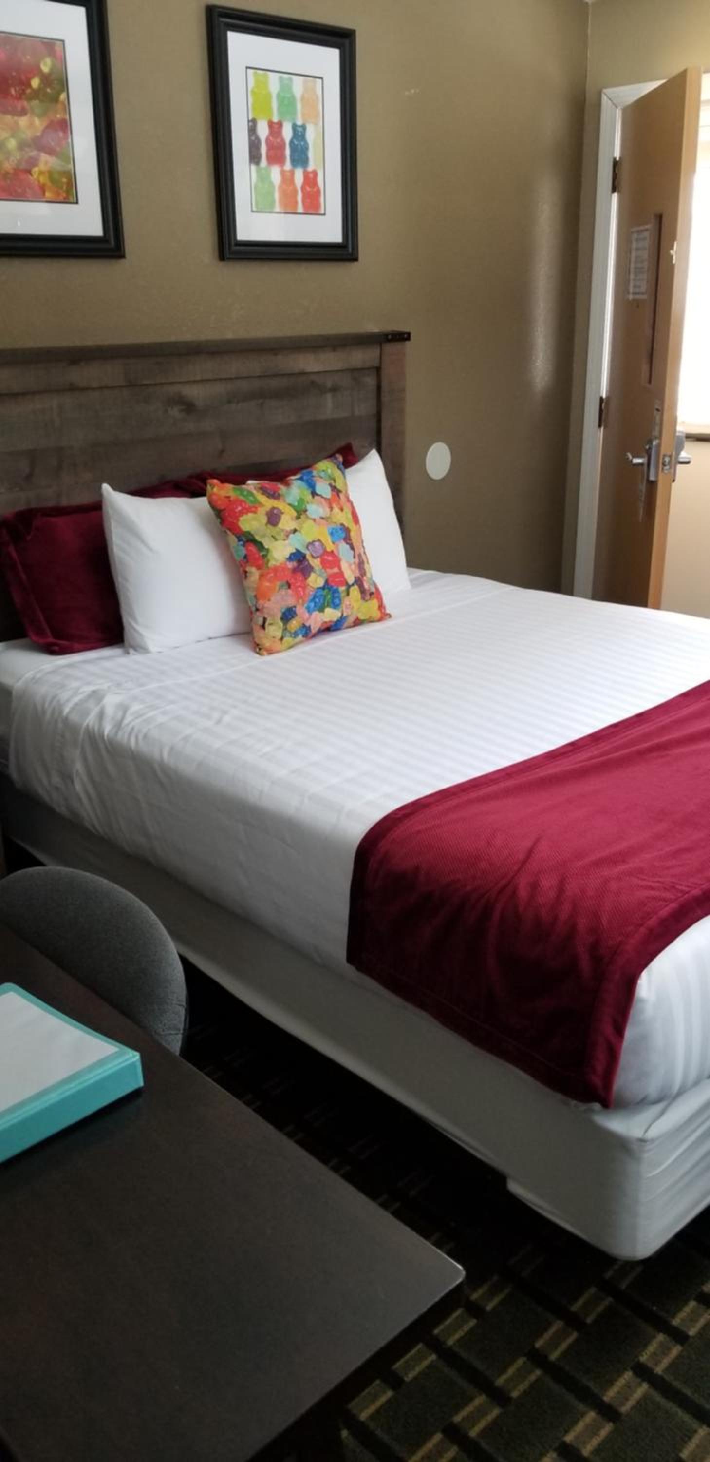 Middlebury Sweets Motel photo 24