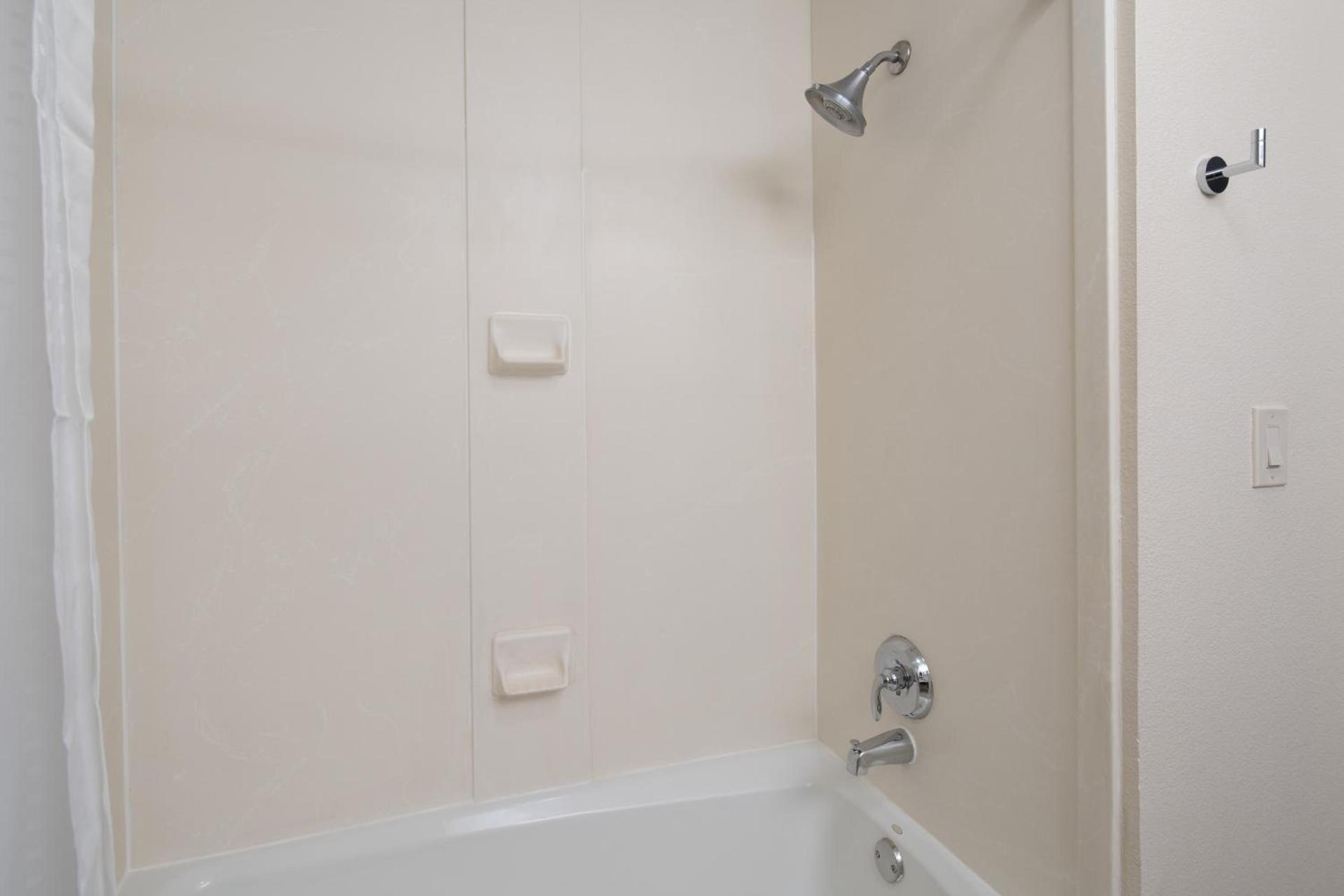 Best Western Valencia/Six Flags Inn & Suites photo 19