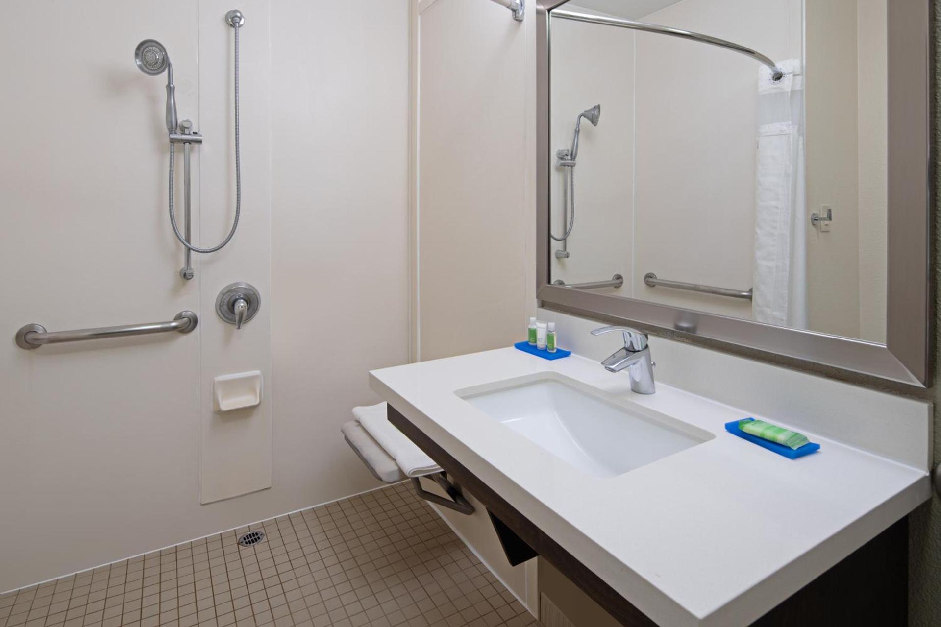 Best Western Valencia/Six Flags Inn & Suites photo 20