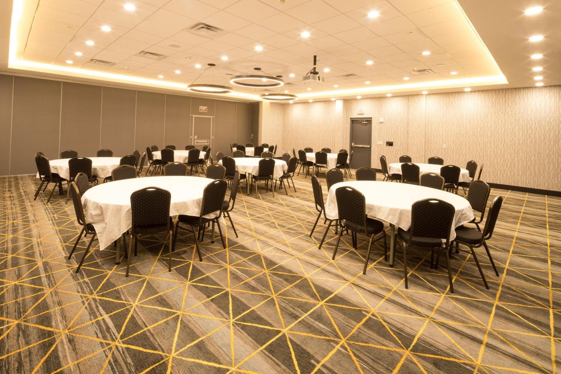 Holiday Inn & Suites Kalamazoo West photo 18