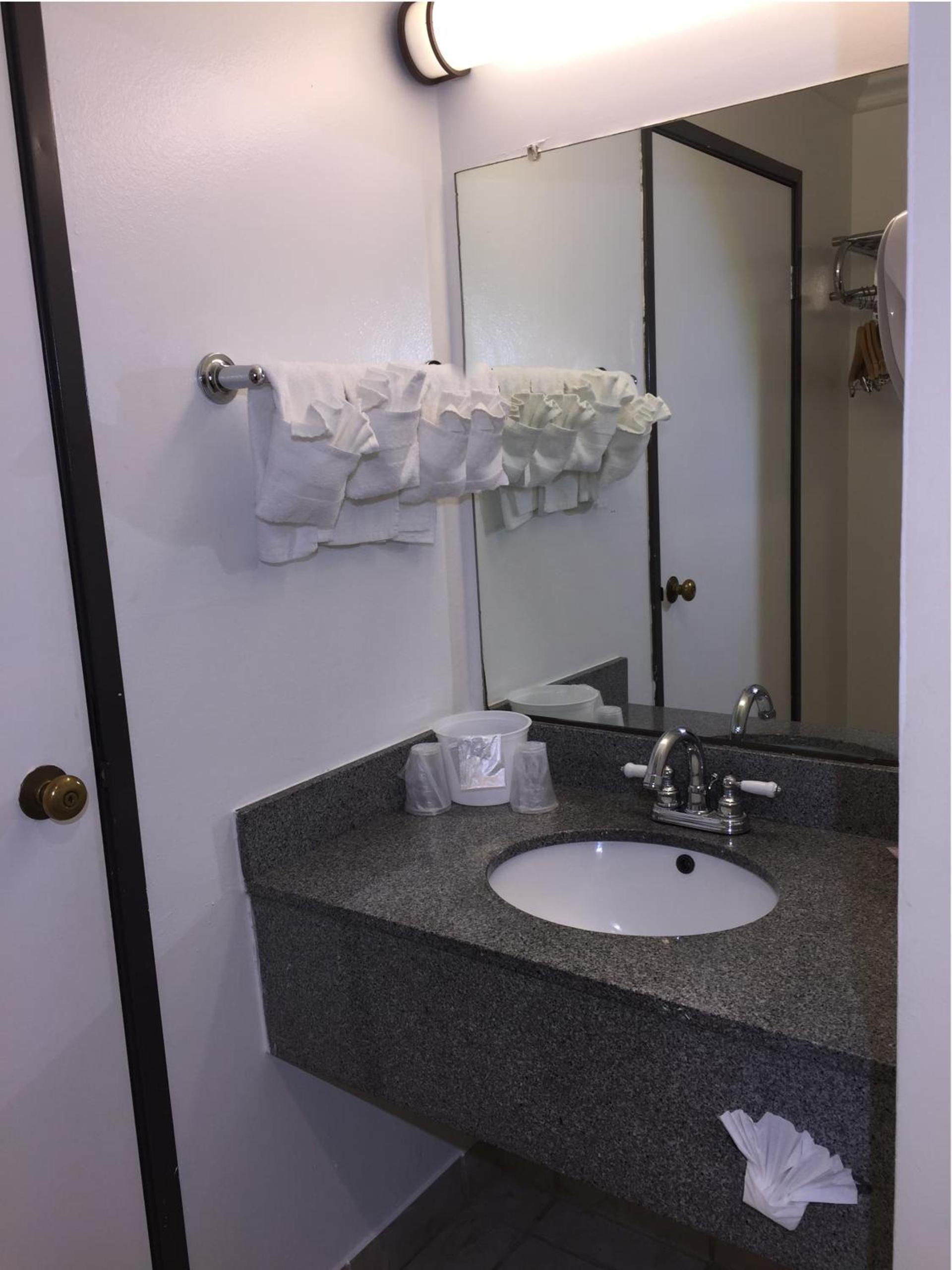 Baymont by Wyndham Ontario photo 2
