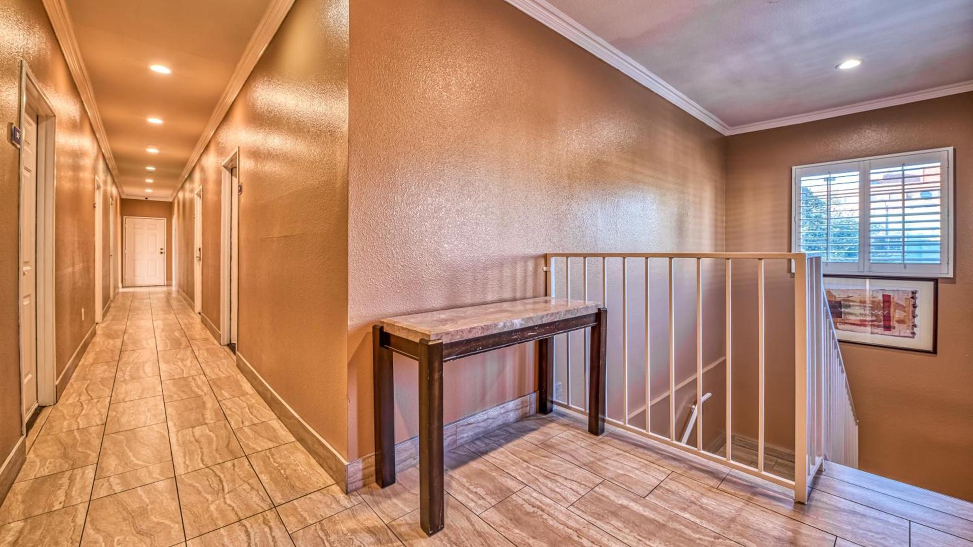 Hollywood City Inn photo 55