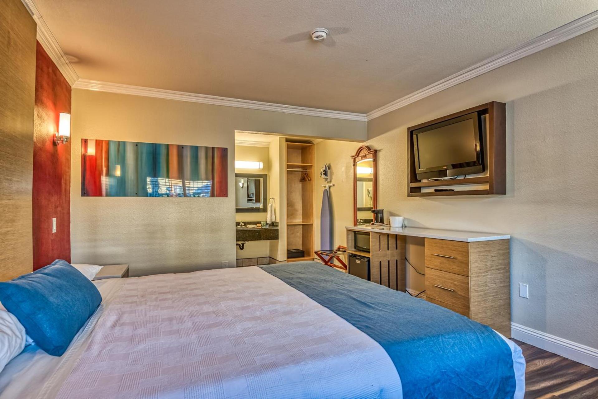 Hollywood City Inn photo 37