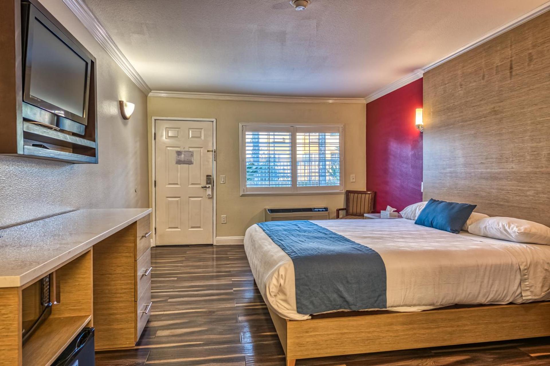 Hollywood City Inn photo 35