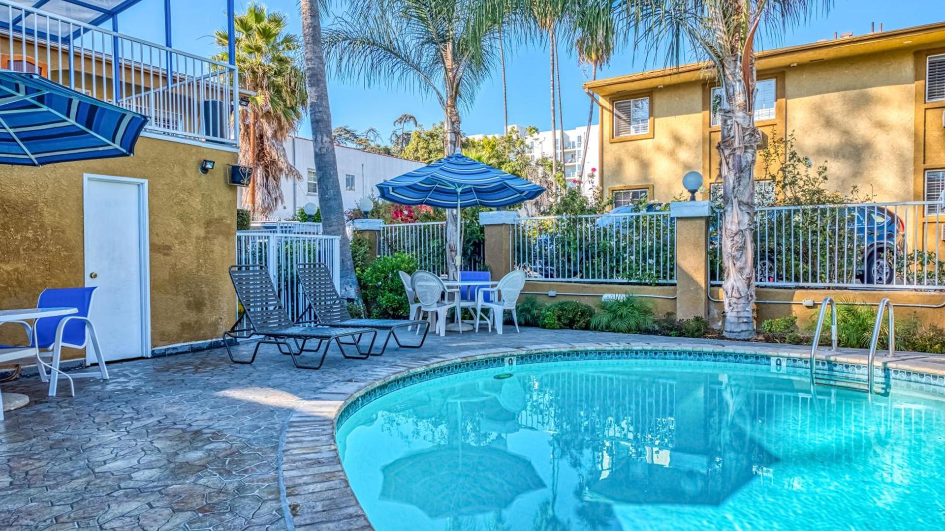 Hollywood City Inn photo 26