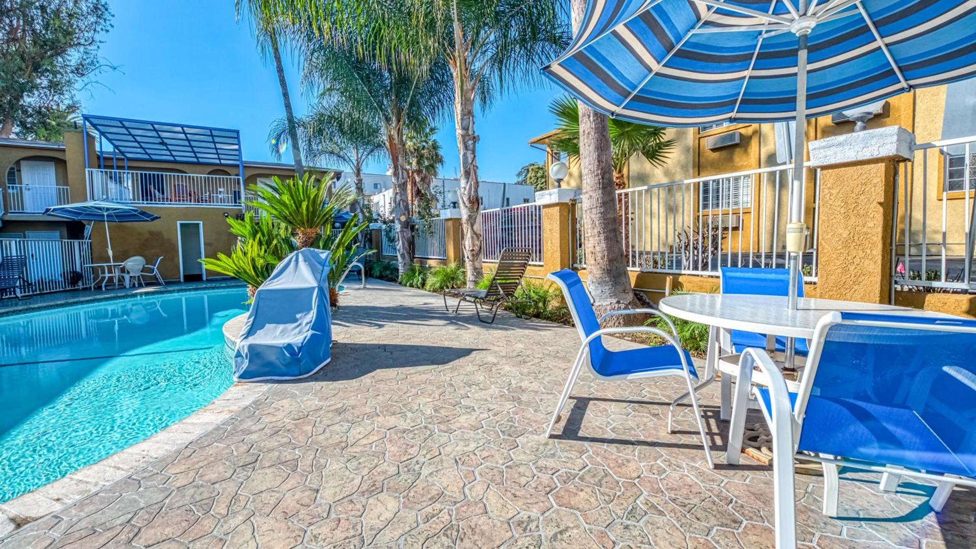 Hollywood City Inn photo 23