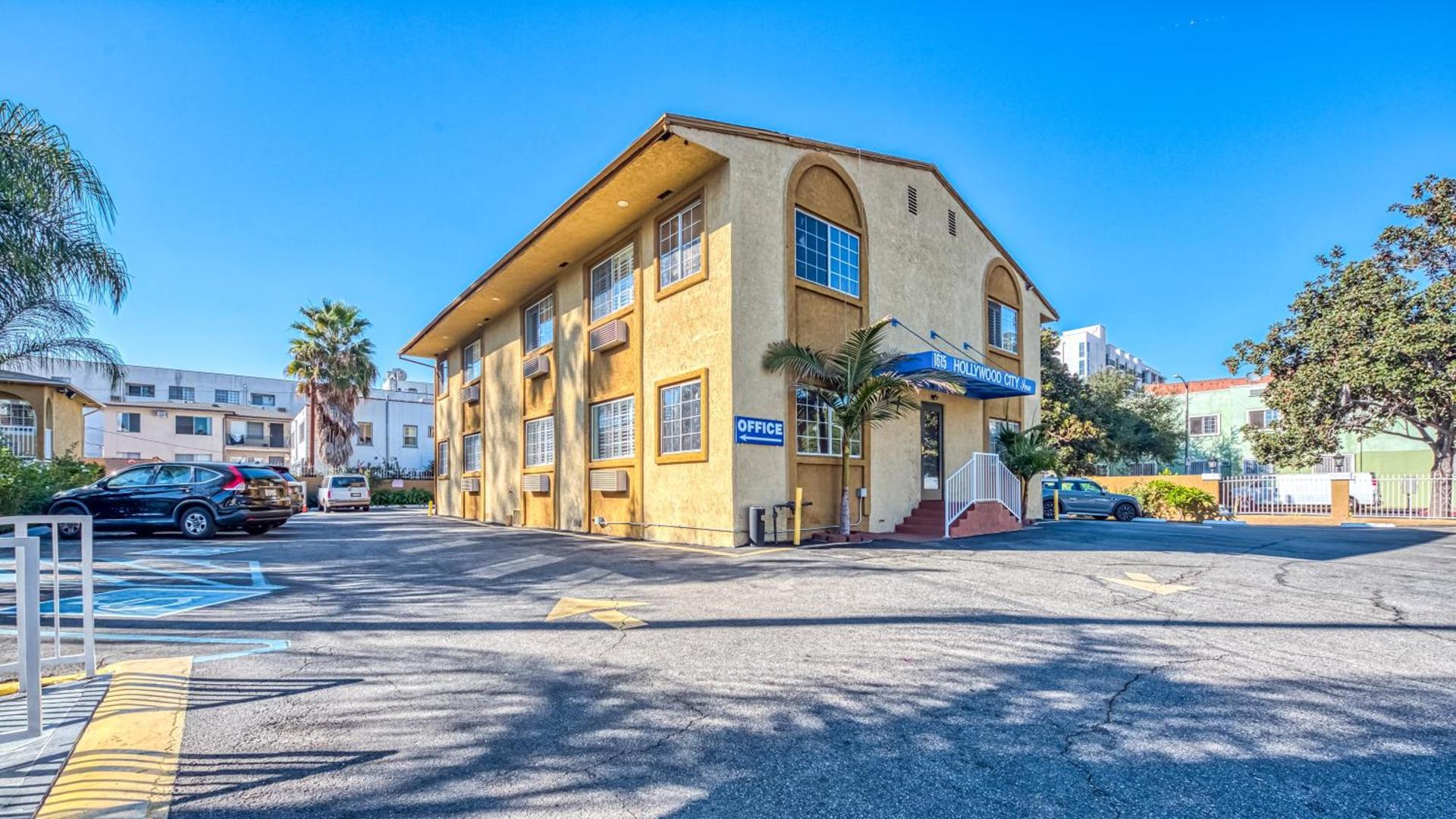 Hollywood City Inn photo 18