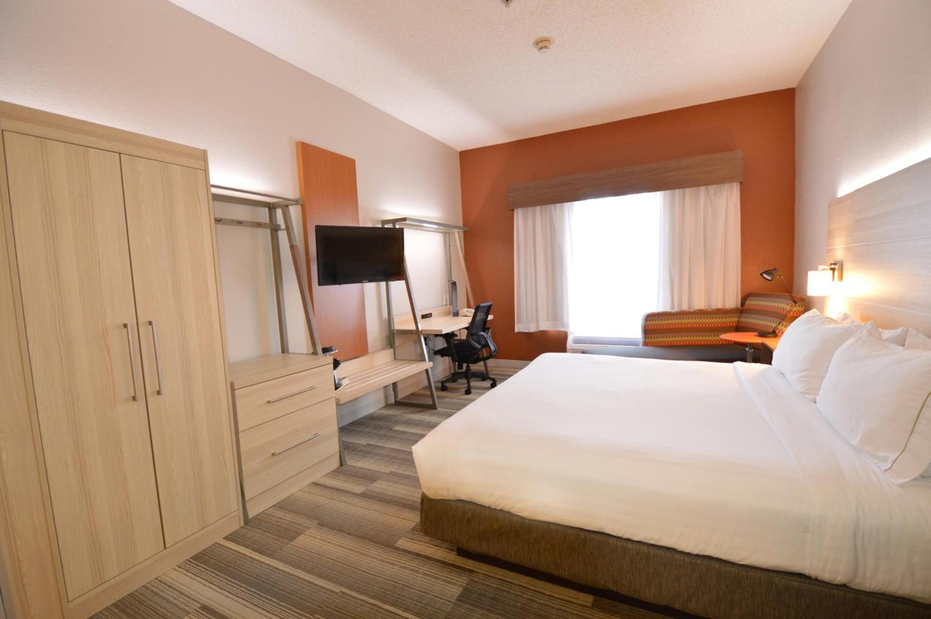 Holiday Inn Express Toledo-Oregon by IHG photo 30