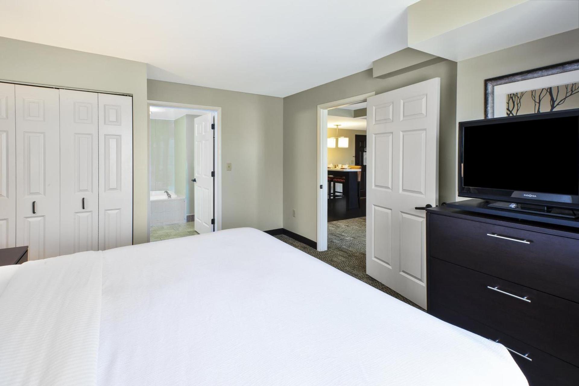 Staybridge Suites Cleveland Mayfield Heights Beachwood by IHG photo 45
