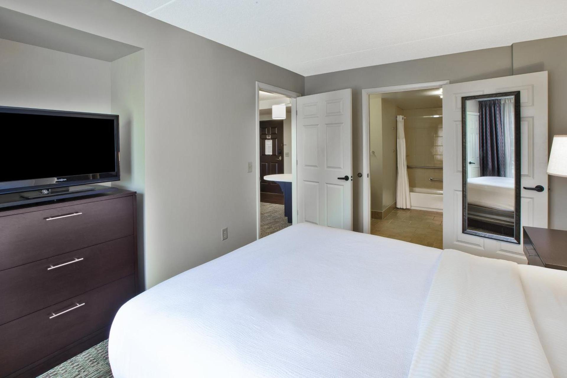 Staybridge Suites Cleveland Mayfield Heights Beachwood by IHG photo 44