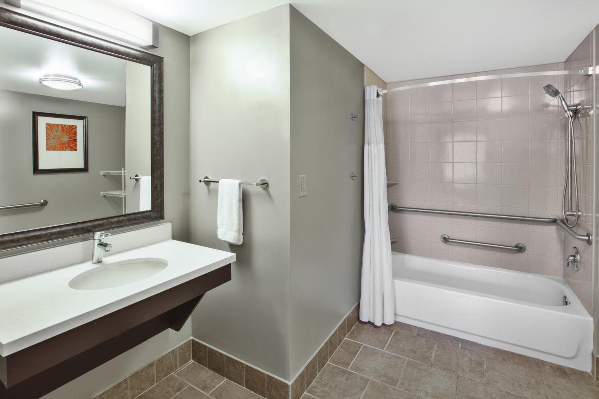 Staybridge Suites Cleveland Mayfield Heights Beachwood by IHG photo 26
