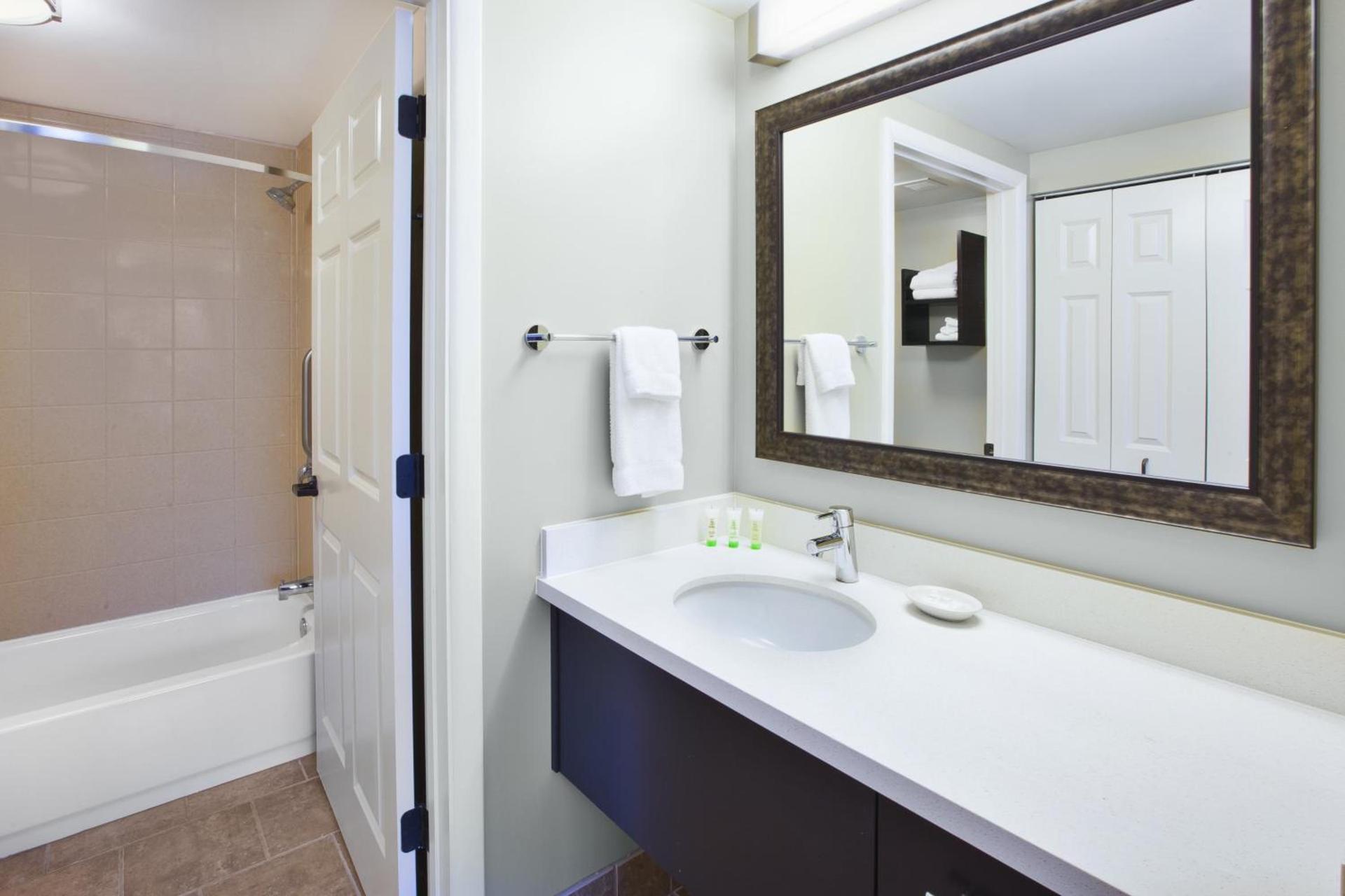 Staybridge Suites Cleveland Mayfield Heights Beachwood by IHG photo 41