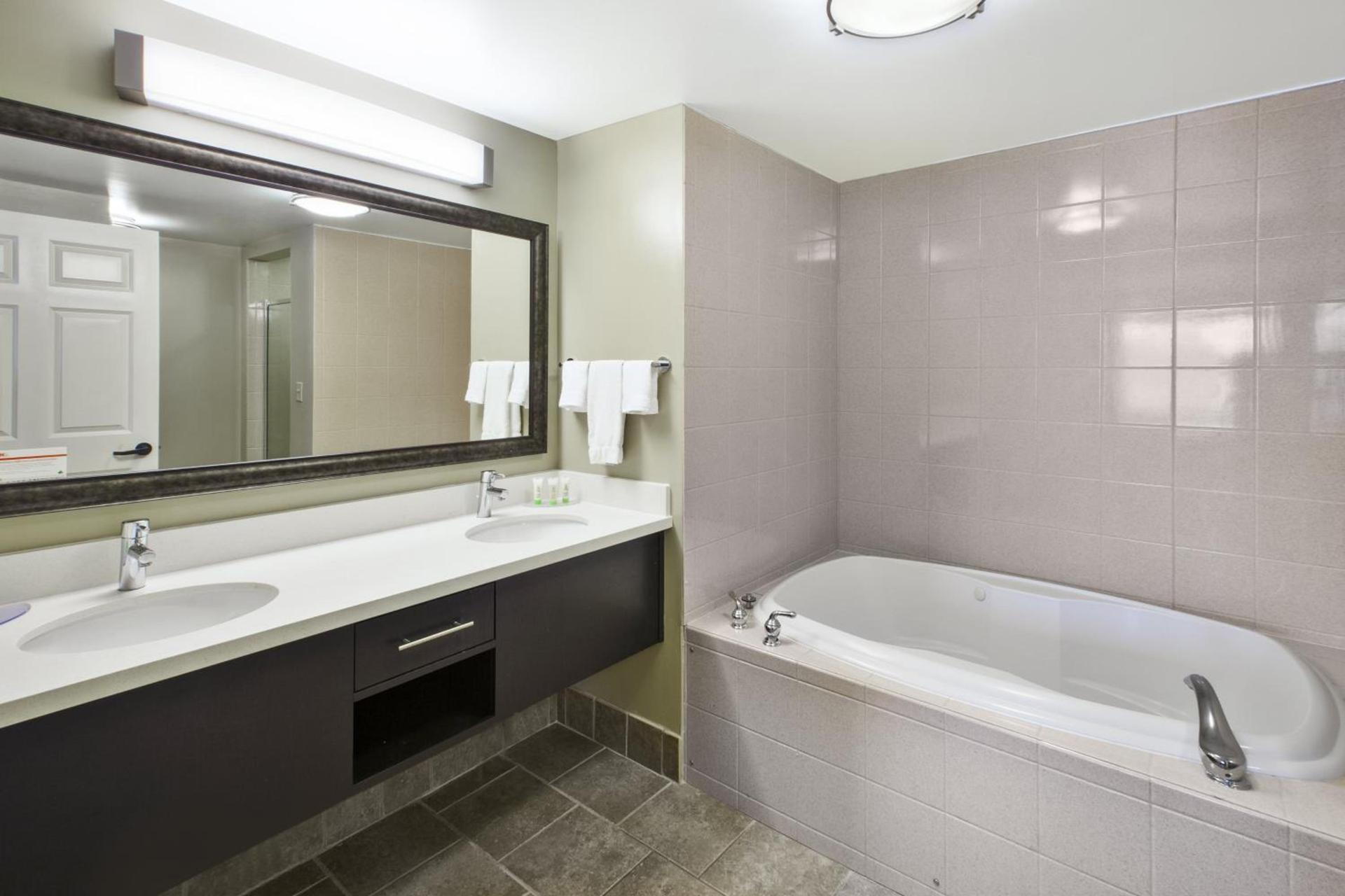 Staybridge Suites Cleveland Mayfield Heights Beachwood by IHG photo 24