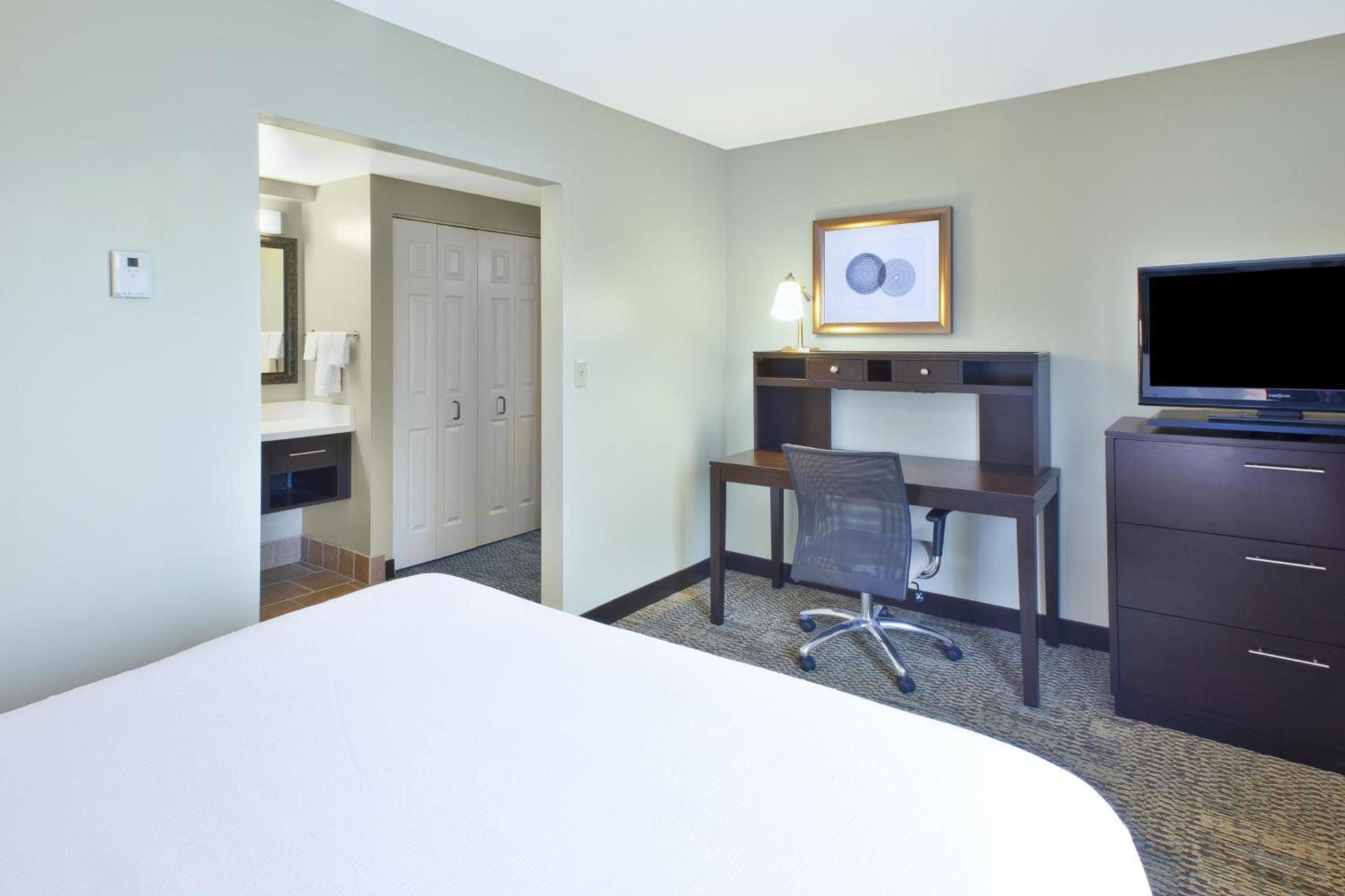 Staybridge Suites Cleveland Mayfield Heights Beachwood by IHG photo 47