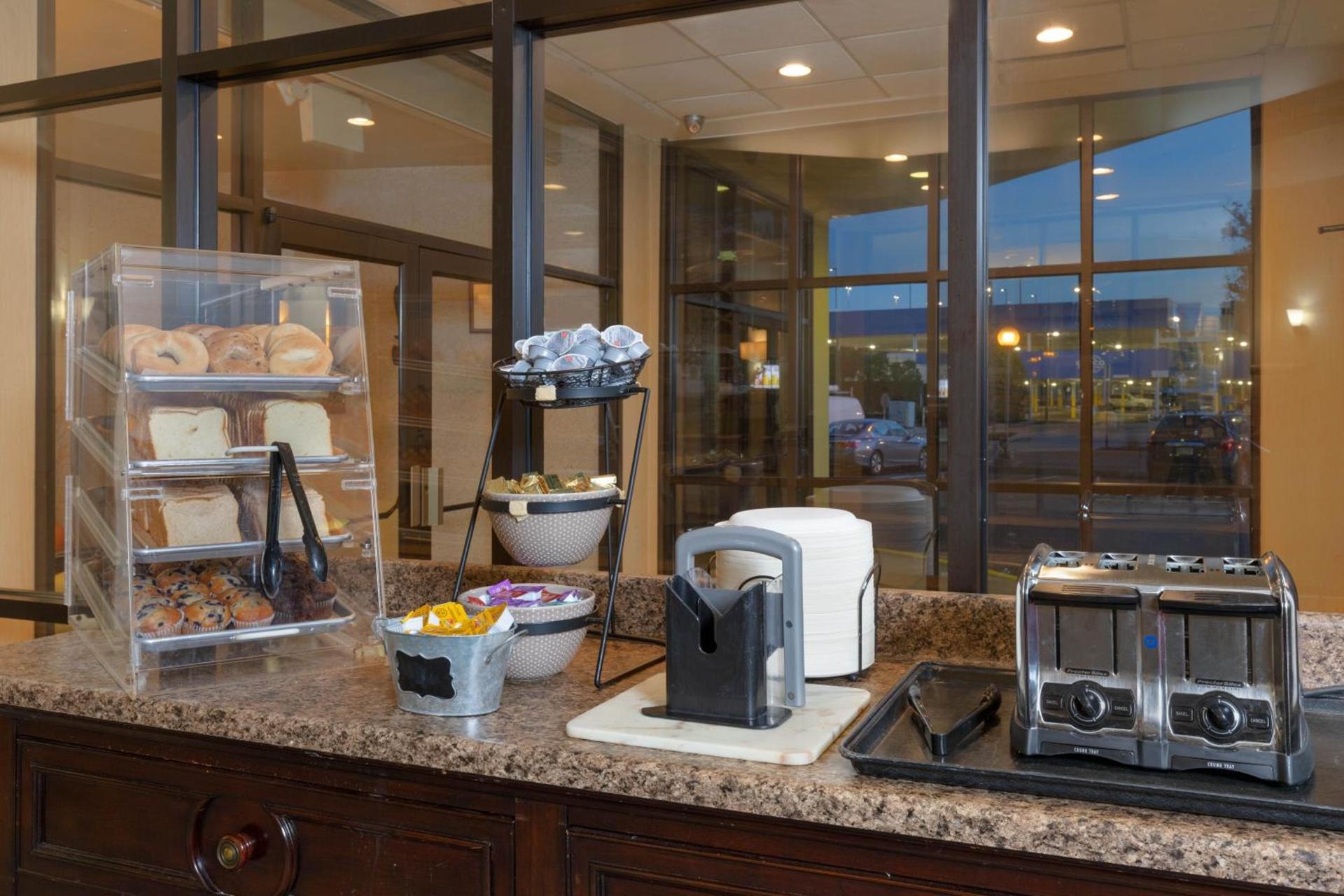 La Quinta by Wyndham Secaucus Meadowlands photo 25