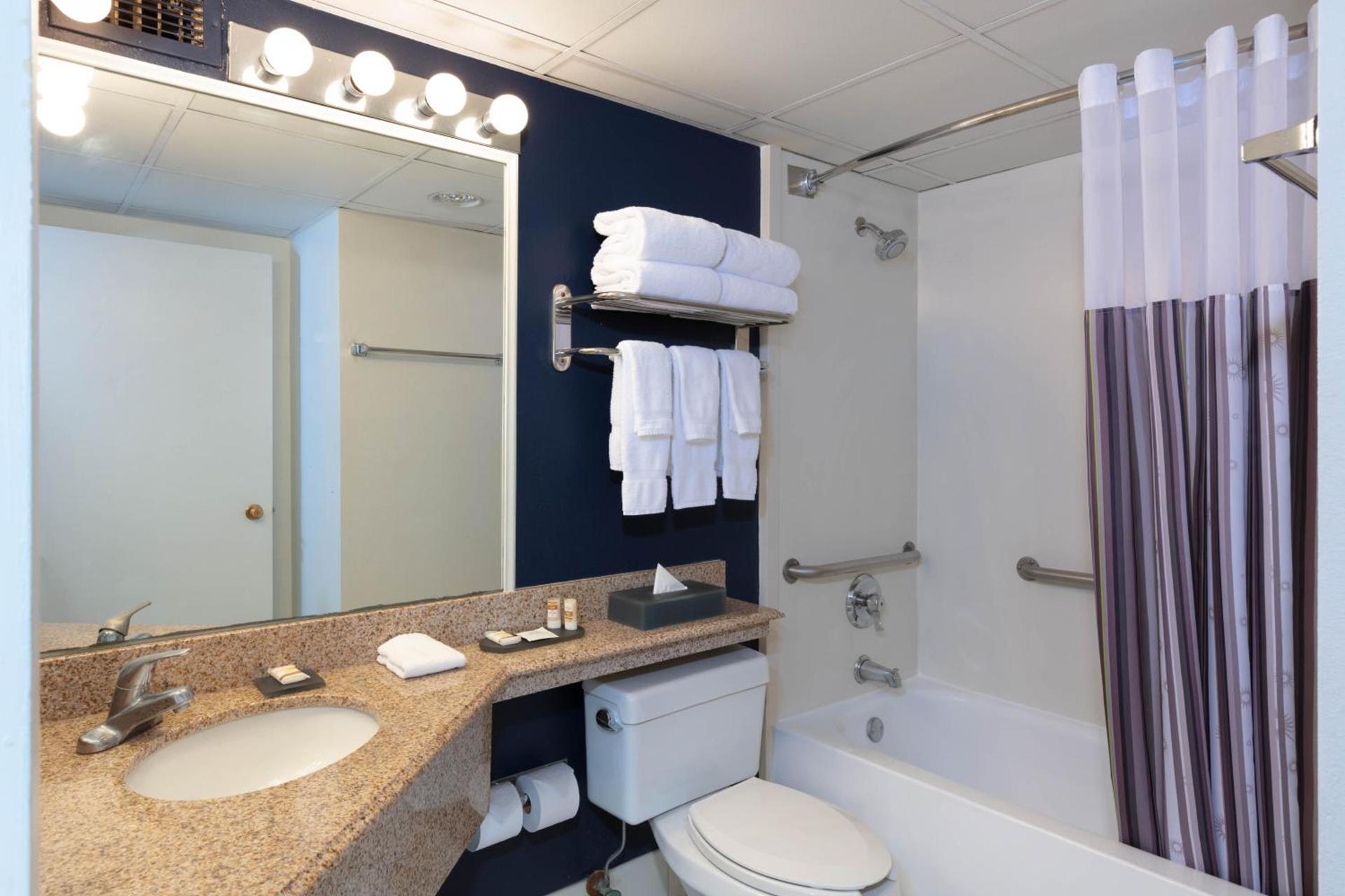 La Quinta by Wyndham Secaucus Meadowlands photo 21