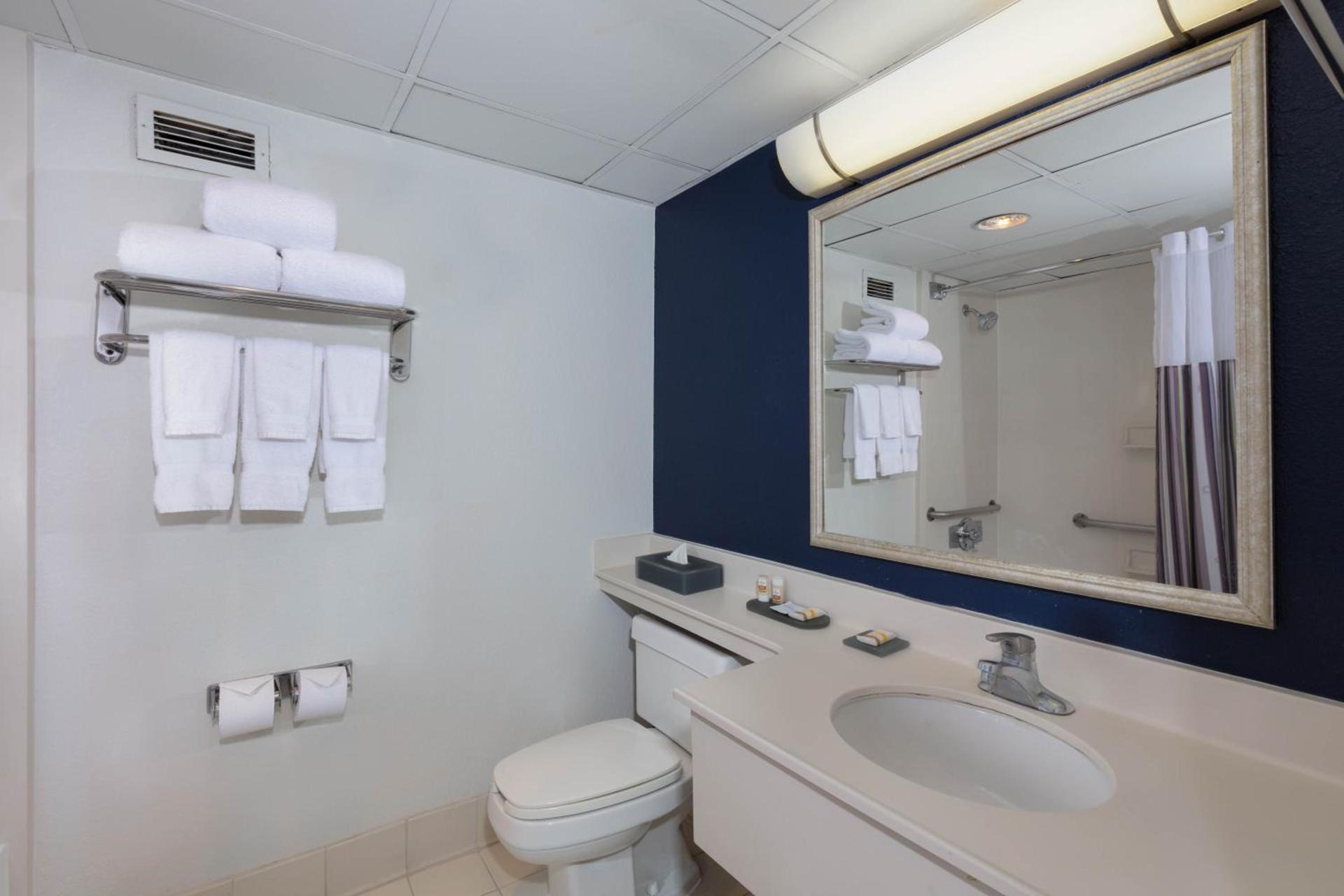 La Quinta by Wyndham Secaucus Meadowlands photo 7