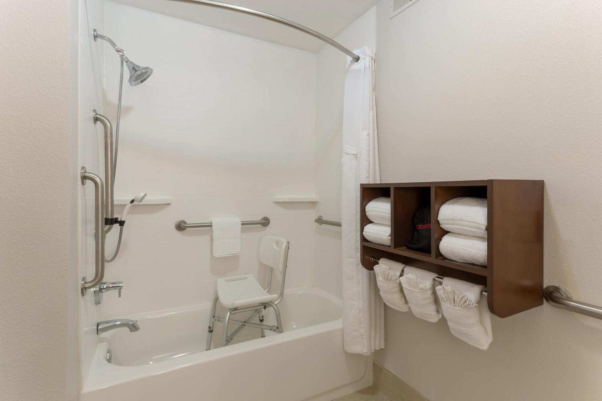 Holiday Inn Express Scottsburg by IHG photo 16