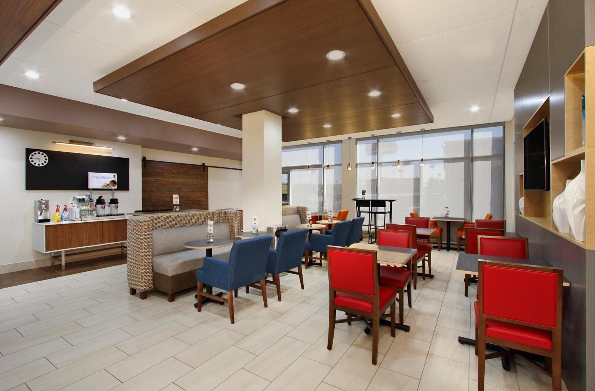 Holiday Inn Express & Suites - Brookshire - Katy Freeway by IHG photo 3