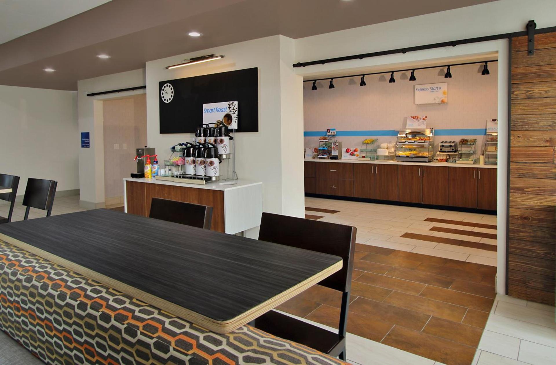 Holiday Inn Express & Suites - Brookshire - Katy Freeway by IHG photo 16