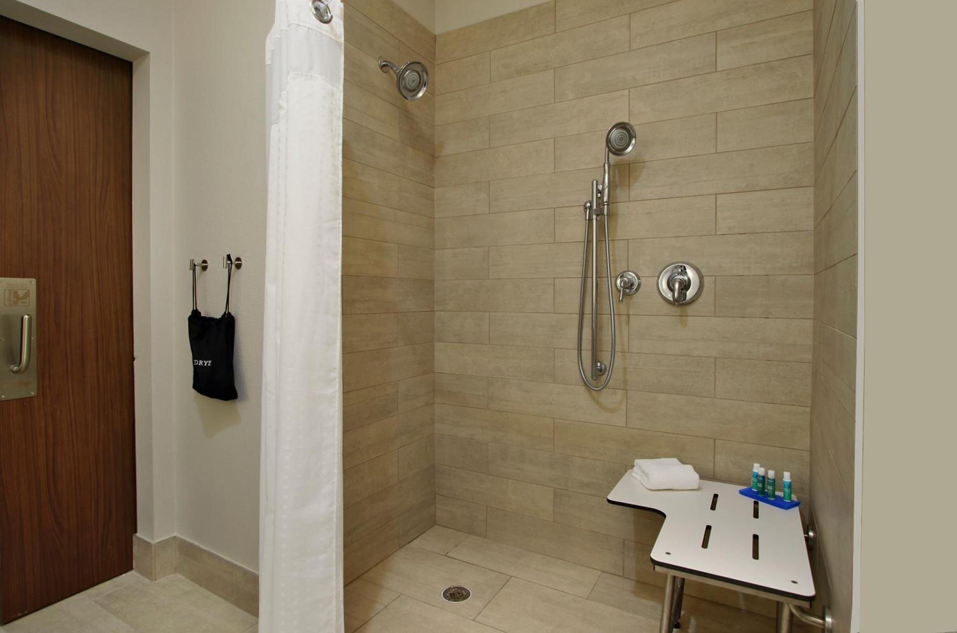 Holiday Inn Express & Suites - Brookshire - Katy Freeway by IHG photo 20