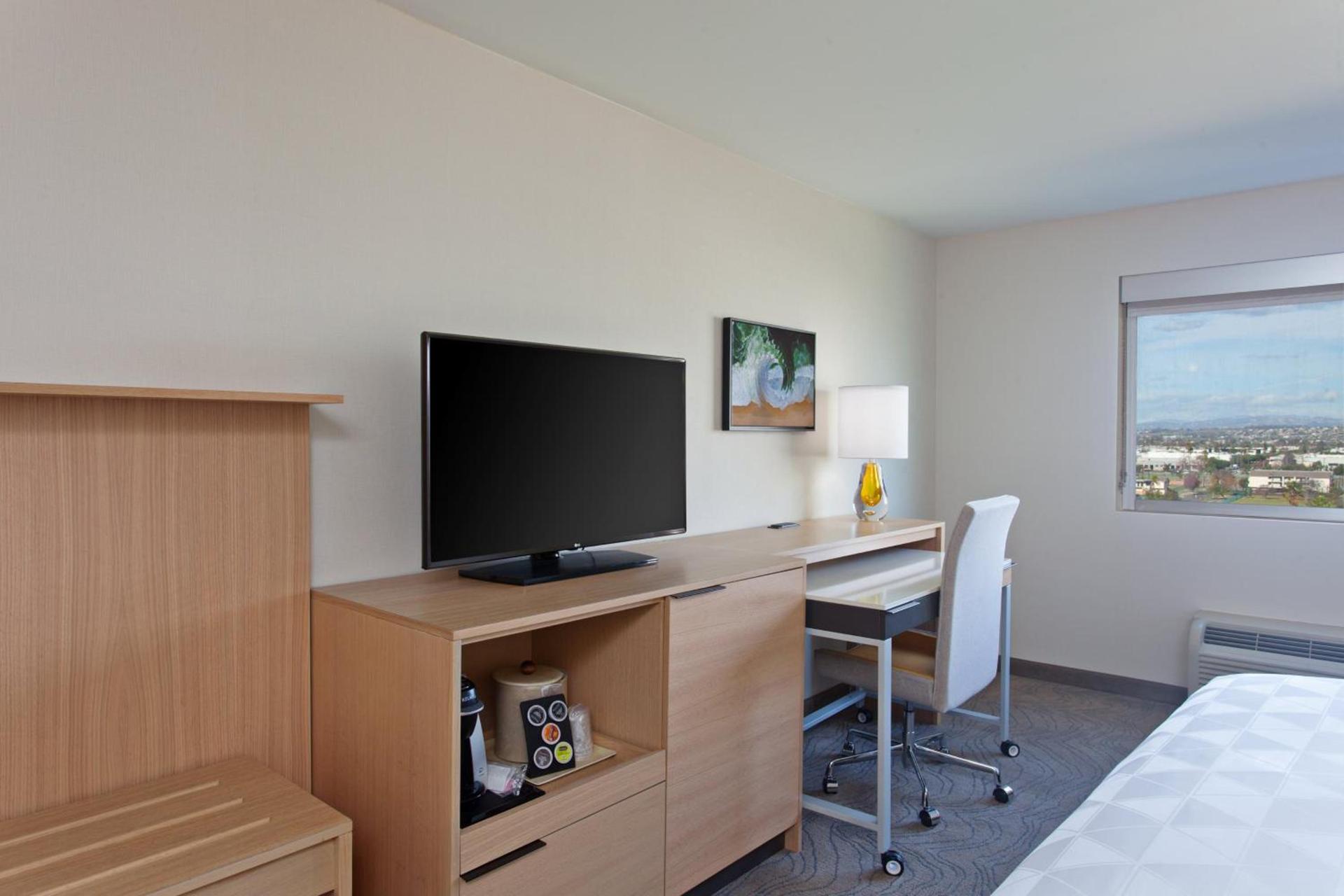 Holiday Inn Los Angeles - LAX Airport by IHG photo 34