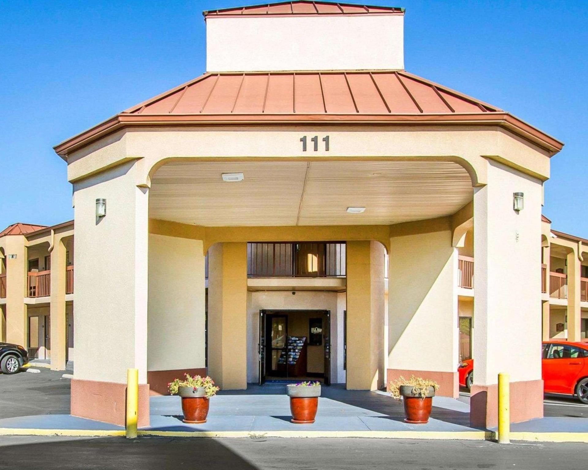 Rodeway Inn & Suites Clarksville near Governors Square Mall photo 4