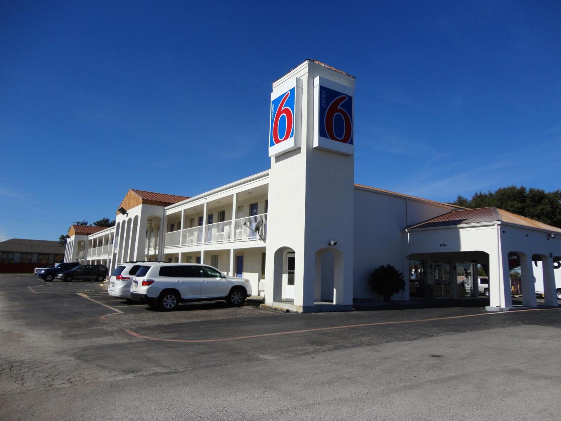 Motel 6-Round Rock, TX photo 42