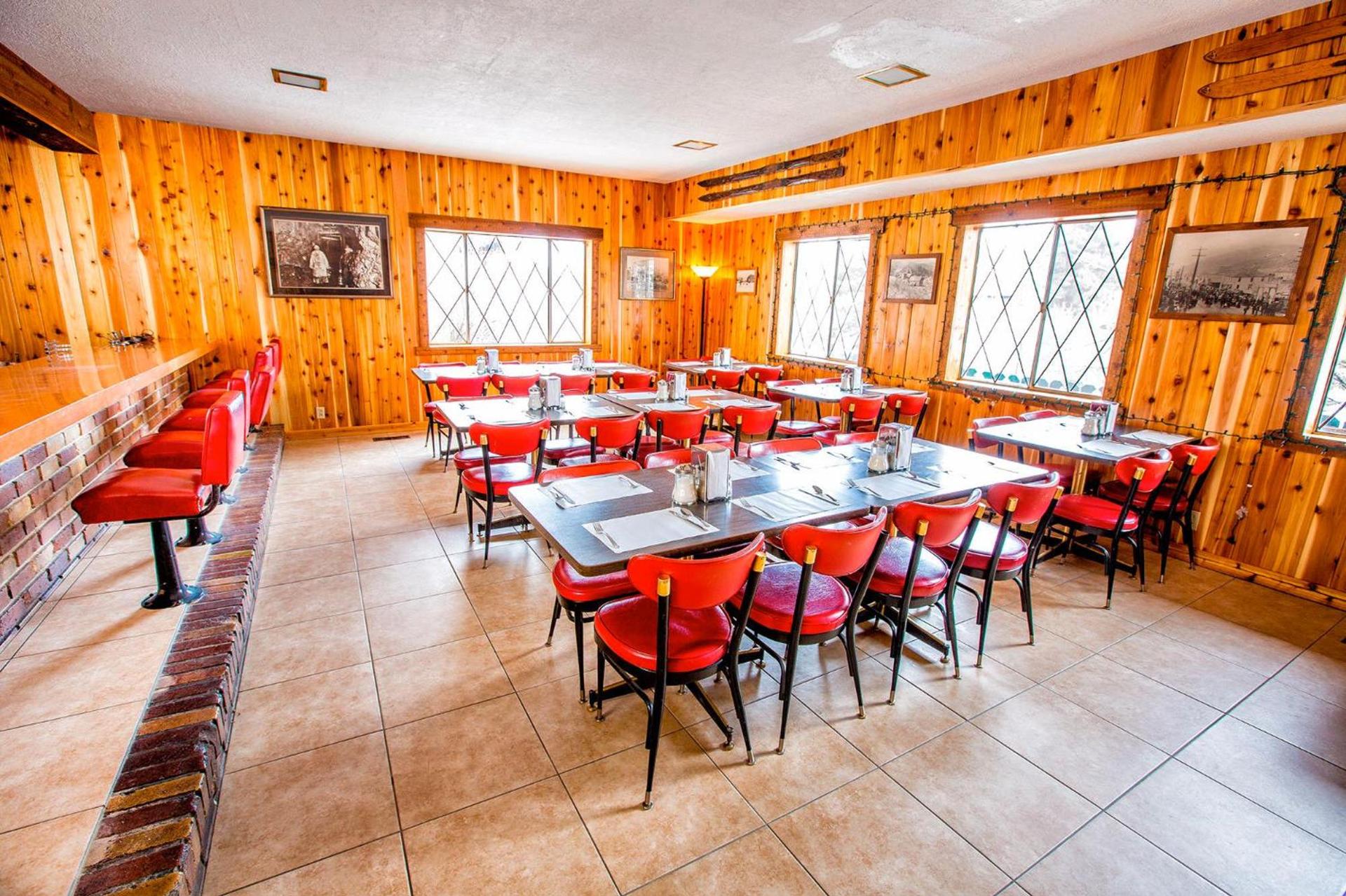 Chateau Apres Lodge photo 29