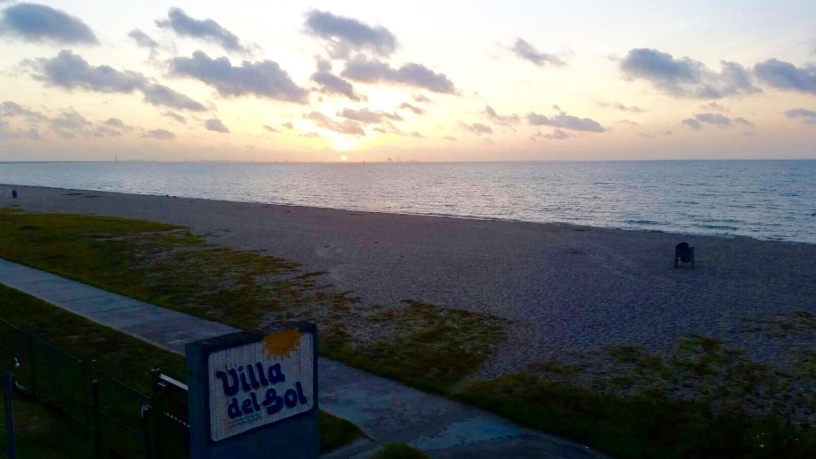 Spectacular Beach View! photo 7