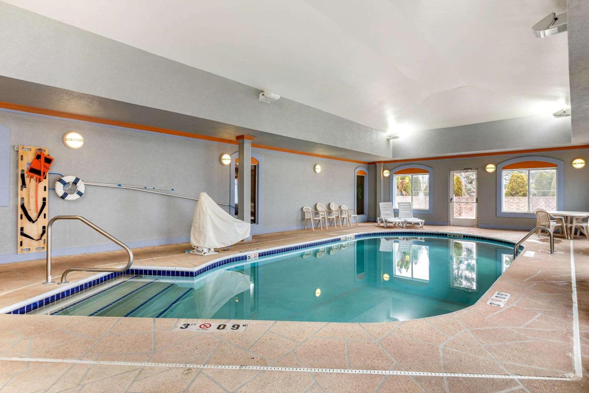 Comfort Suites Southgate-Detroit photo 9