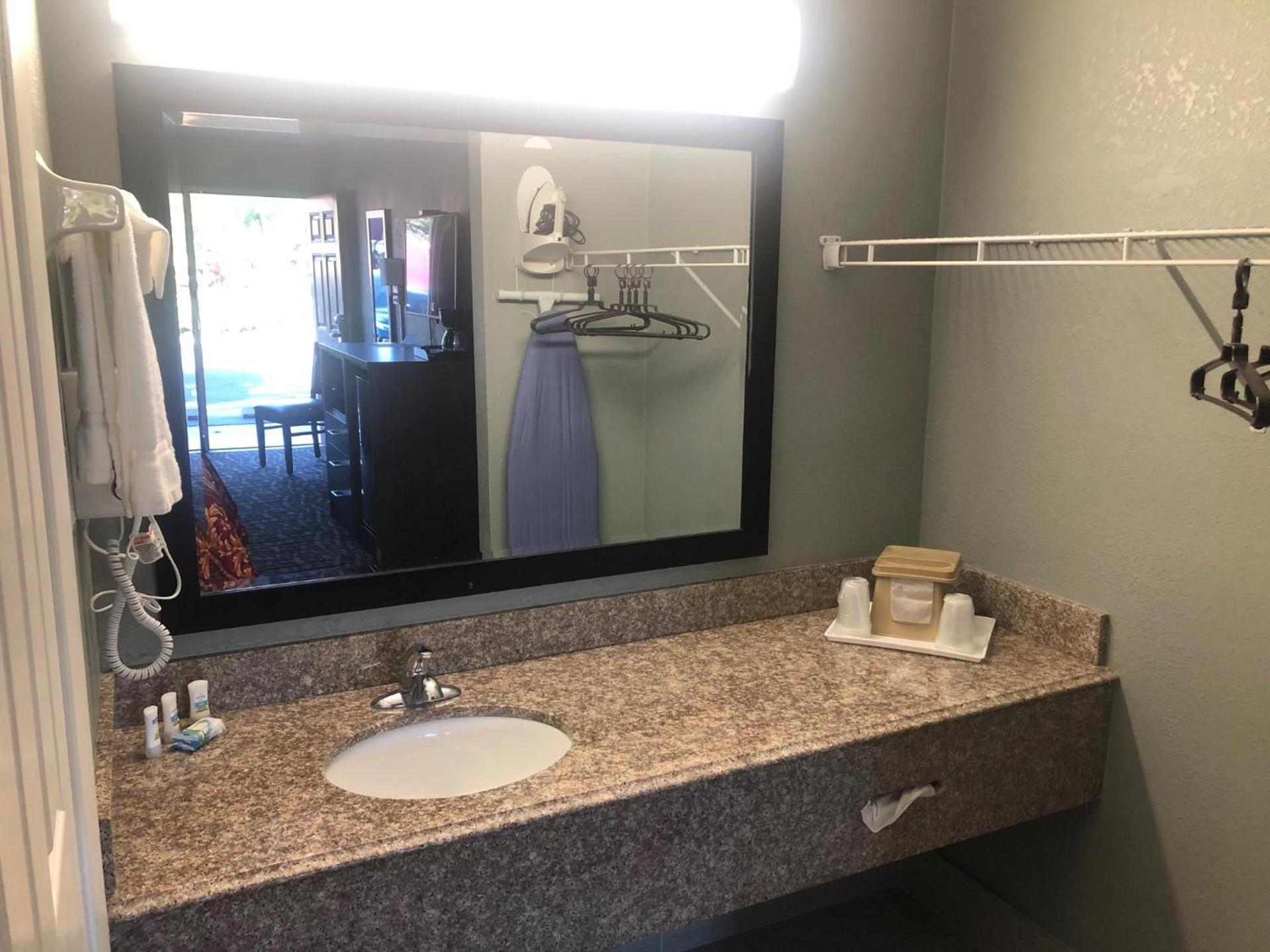 Brandon Motor Lodge photo 5
